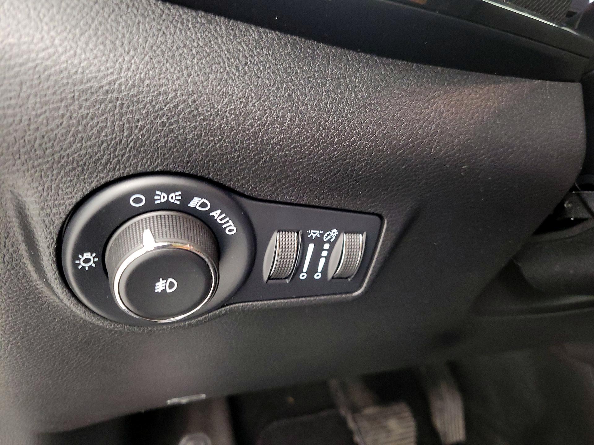 Thumbnail: 2022 Jeep Compass - 13