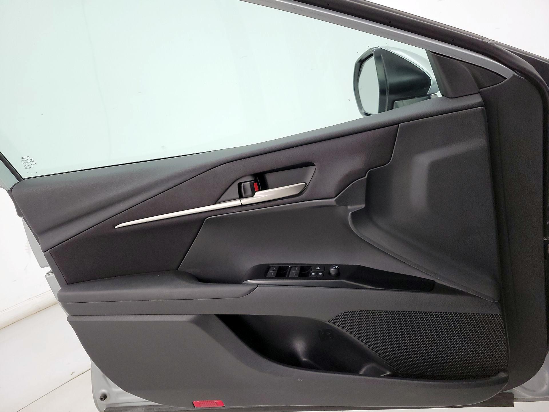 Thumbnail: 2025 Toyota Camry - 12