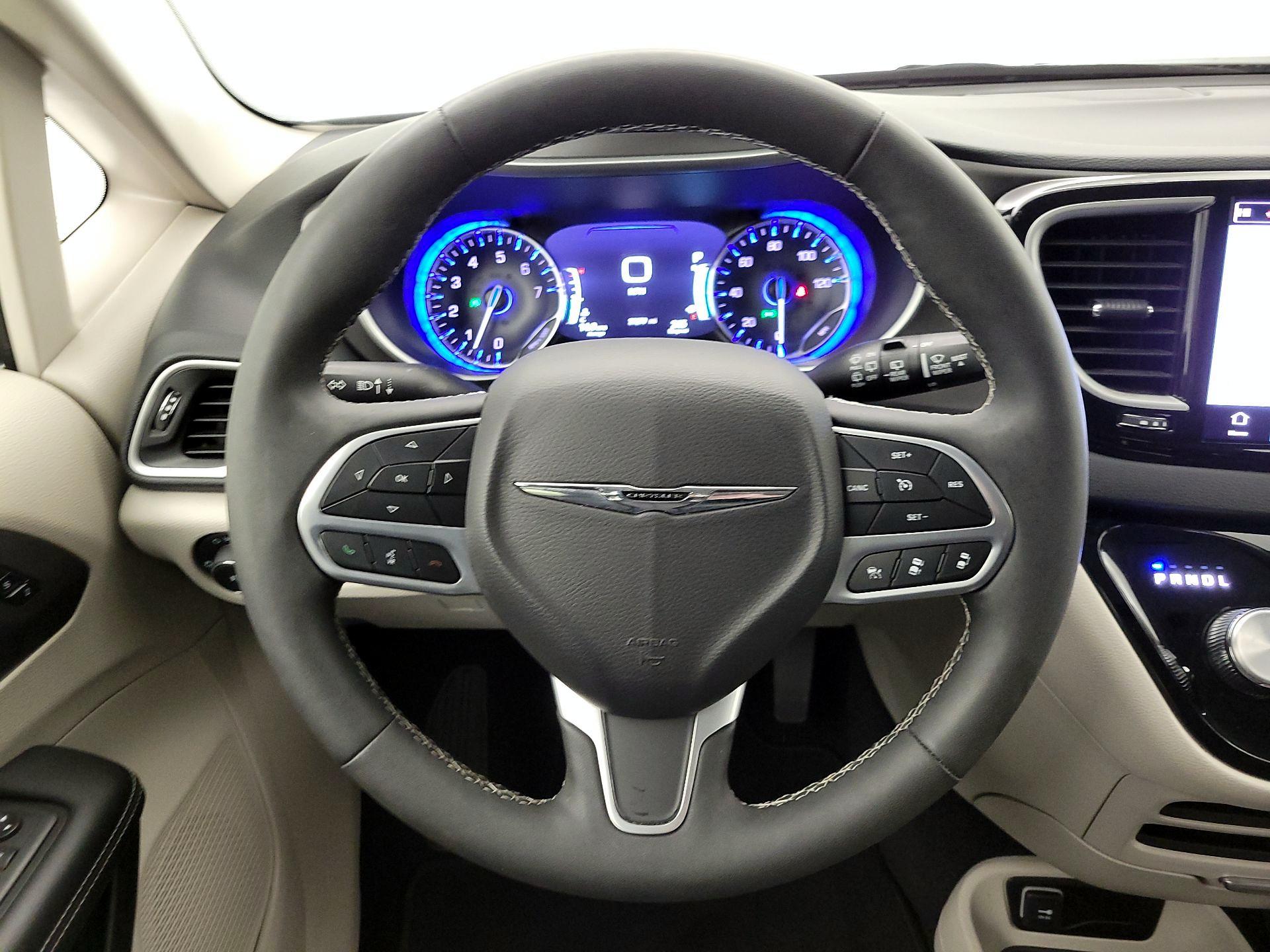 Thumbnail: 2024 Chrysler Pacifica - 10