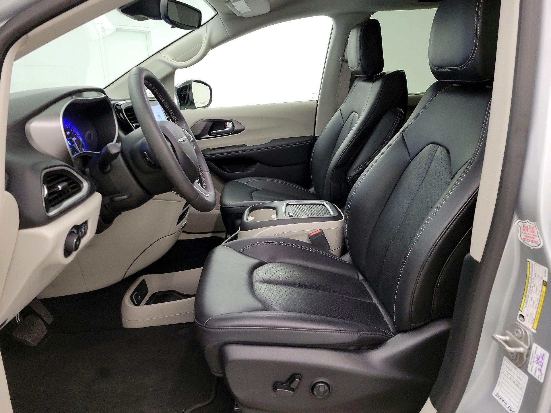 Thumbnail: 2024 Chrysler Pacifica - 11