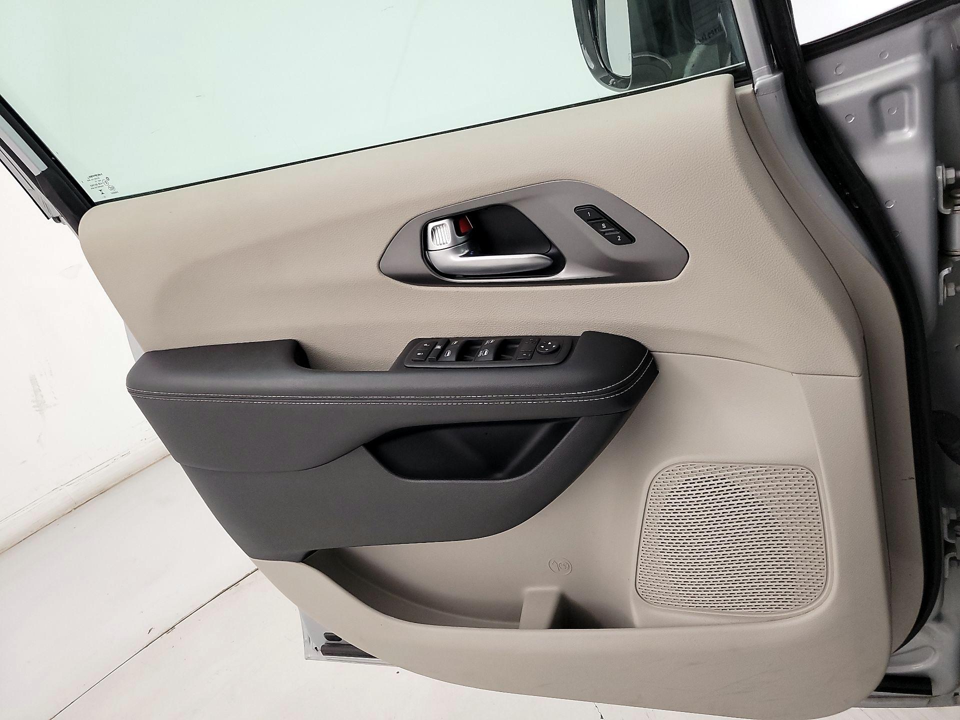 Thumbnail: 2024 Chrysler Pacifica - 12