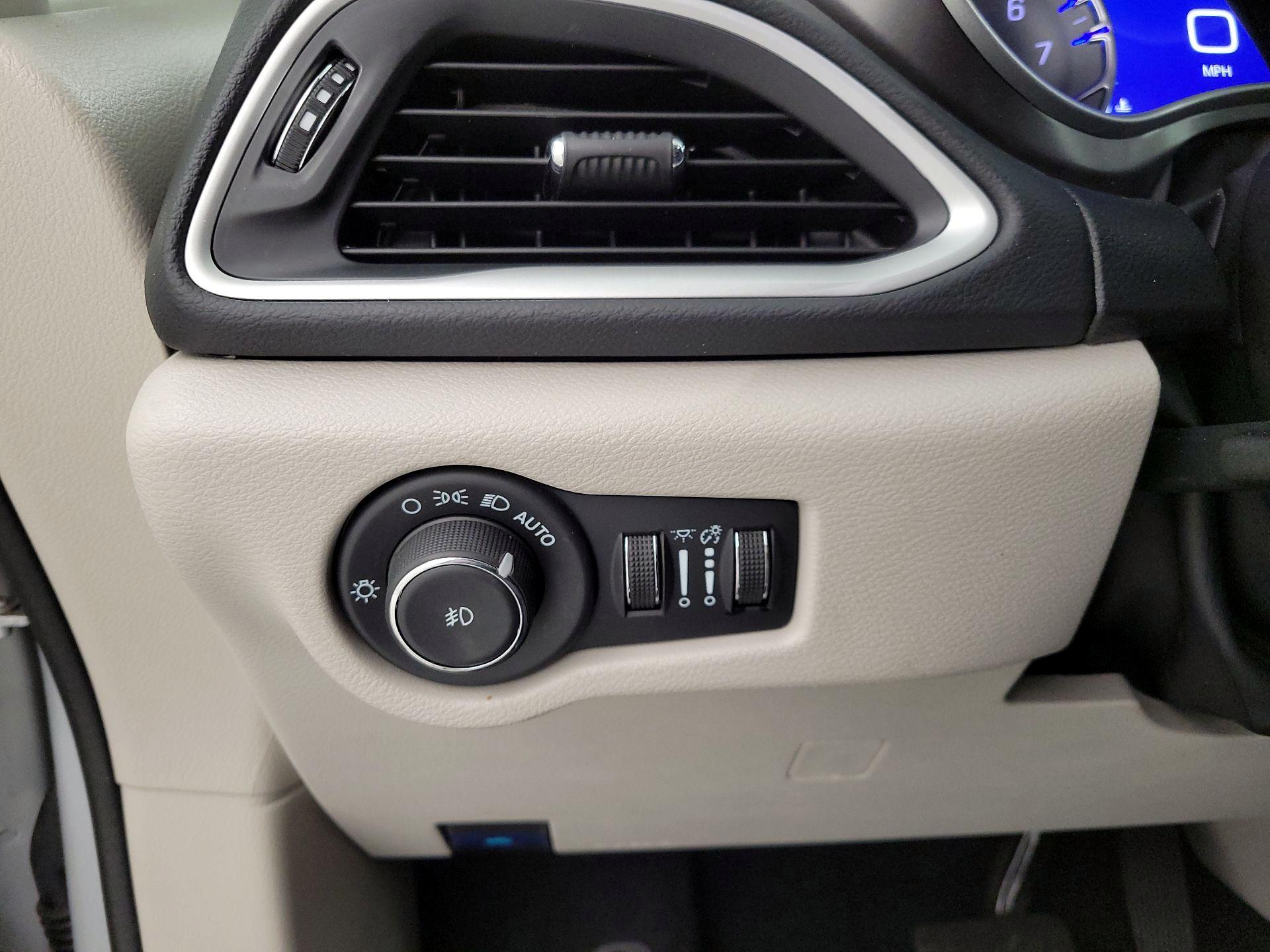 Thumbnail: 2024 Chrysler Pacifica - 13