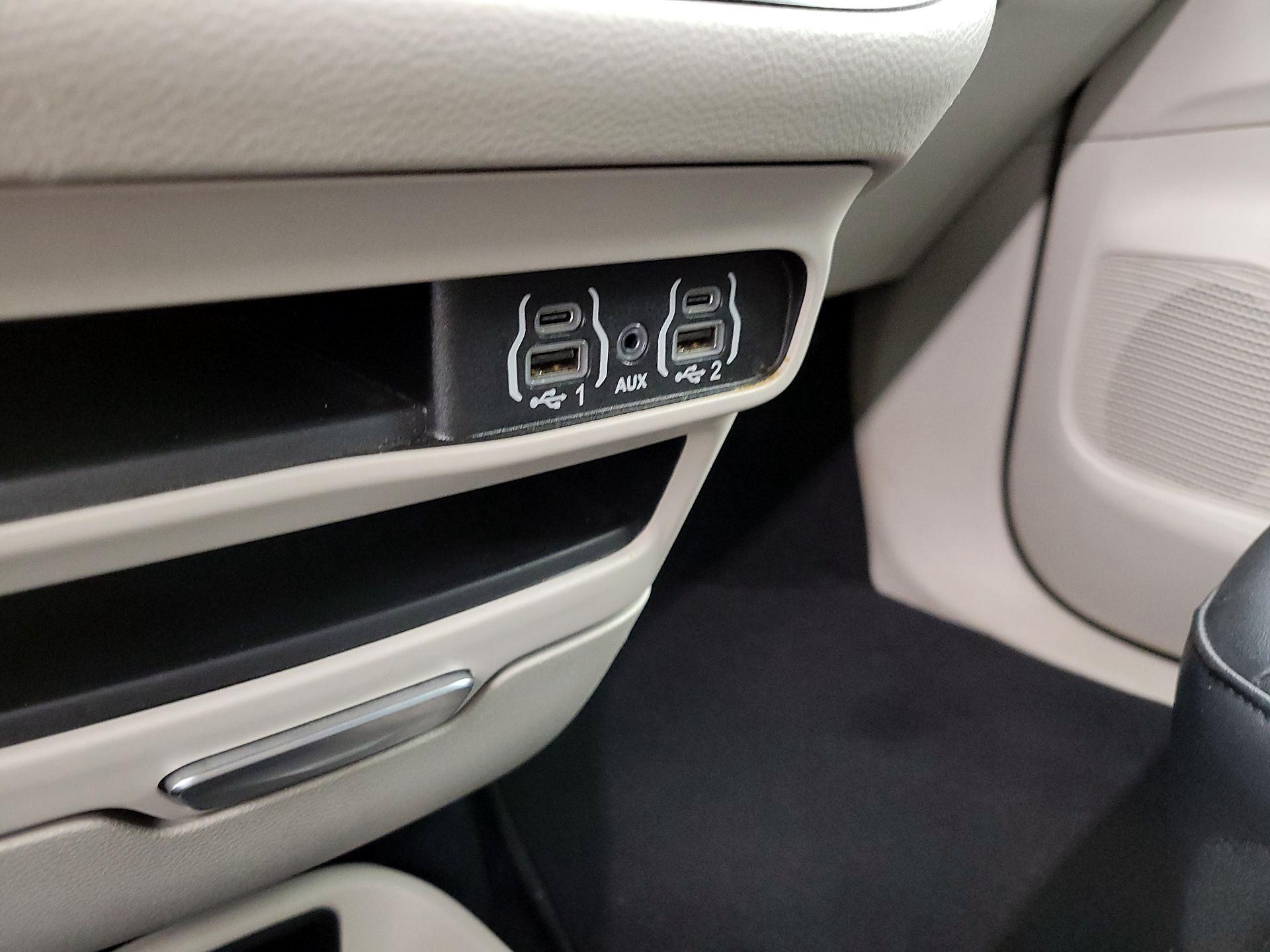 Thumbnail: 2024 Chrysler Pacifica - 18