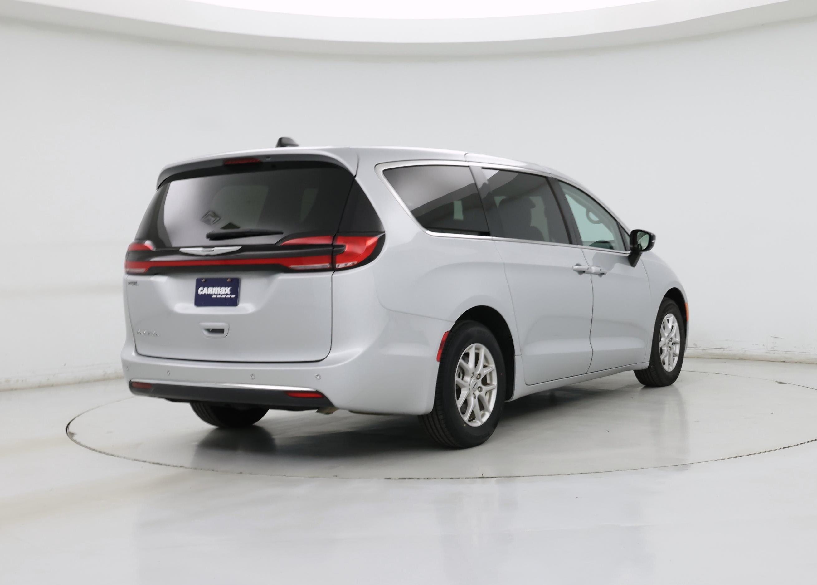 Thumbnail: 2024 Chrysler Pacifica - 8