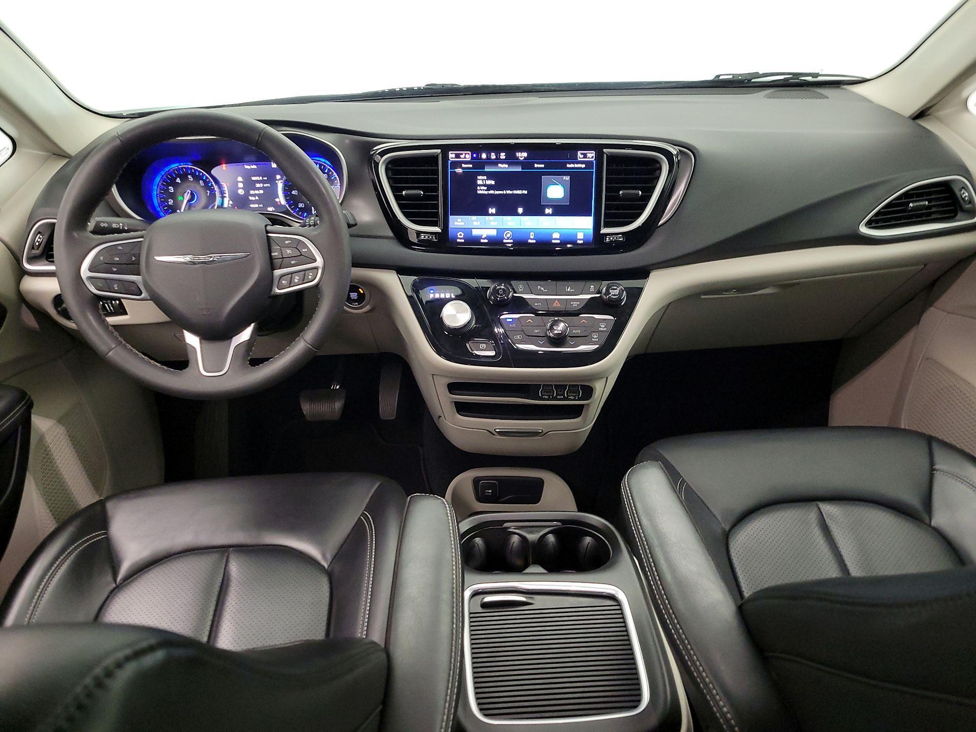 Thumbnail: 2023 Chrysler Pacifica - 9