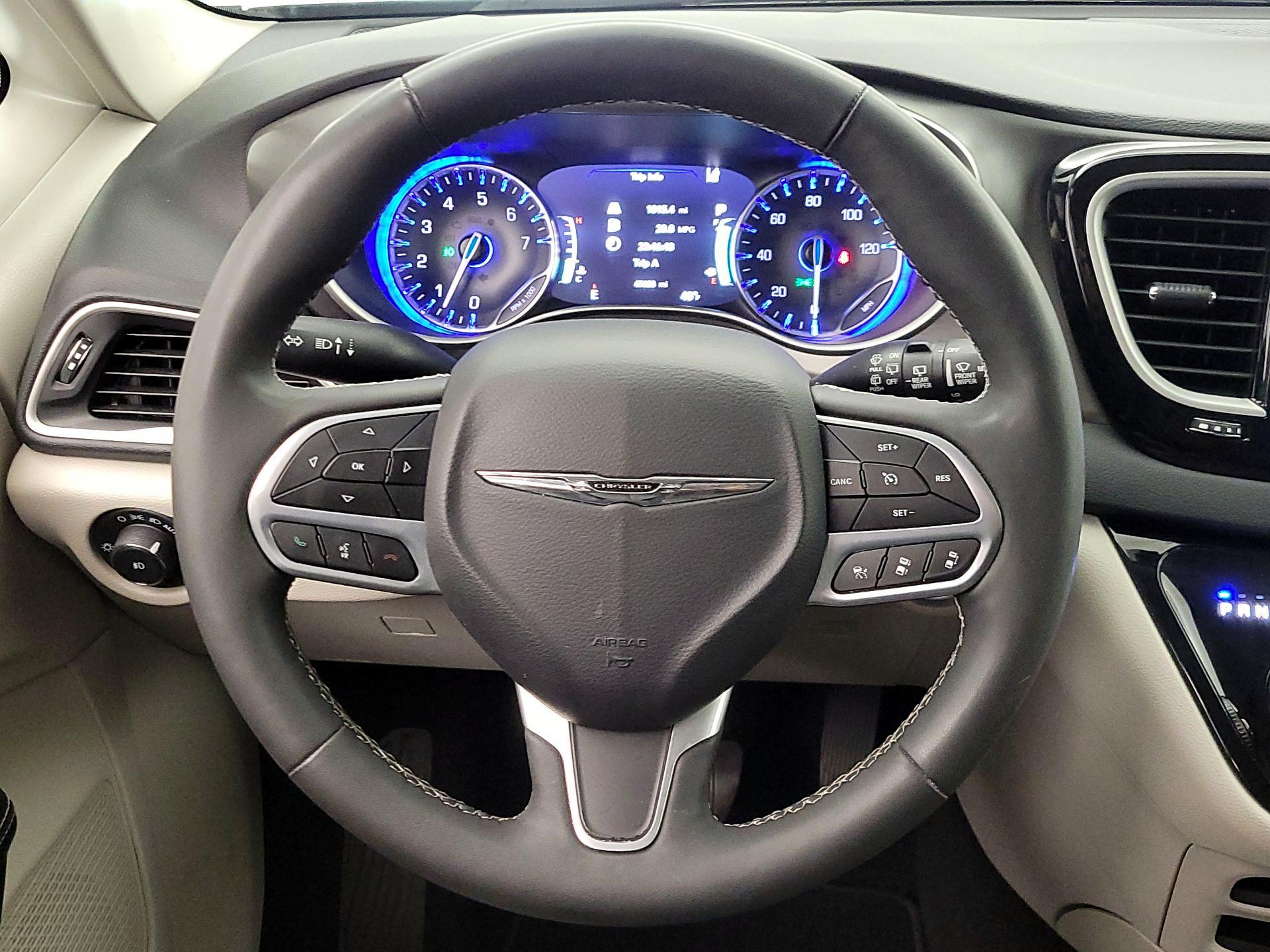 Thumbnail: 2023 Chrysler Pacifica - 10