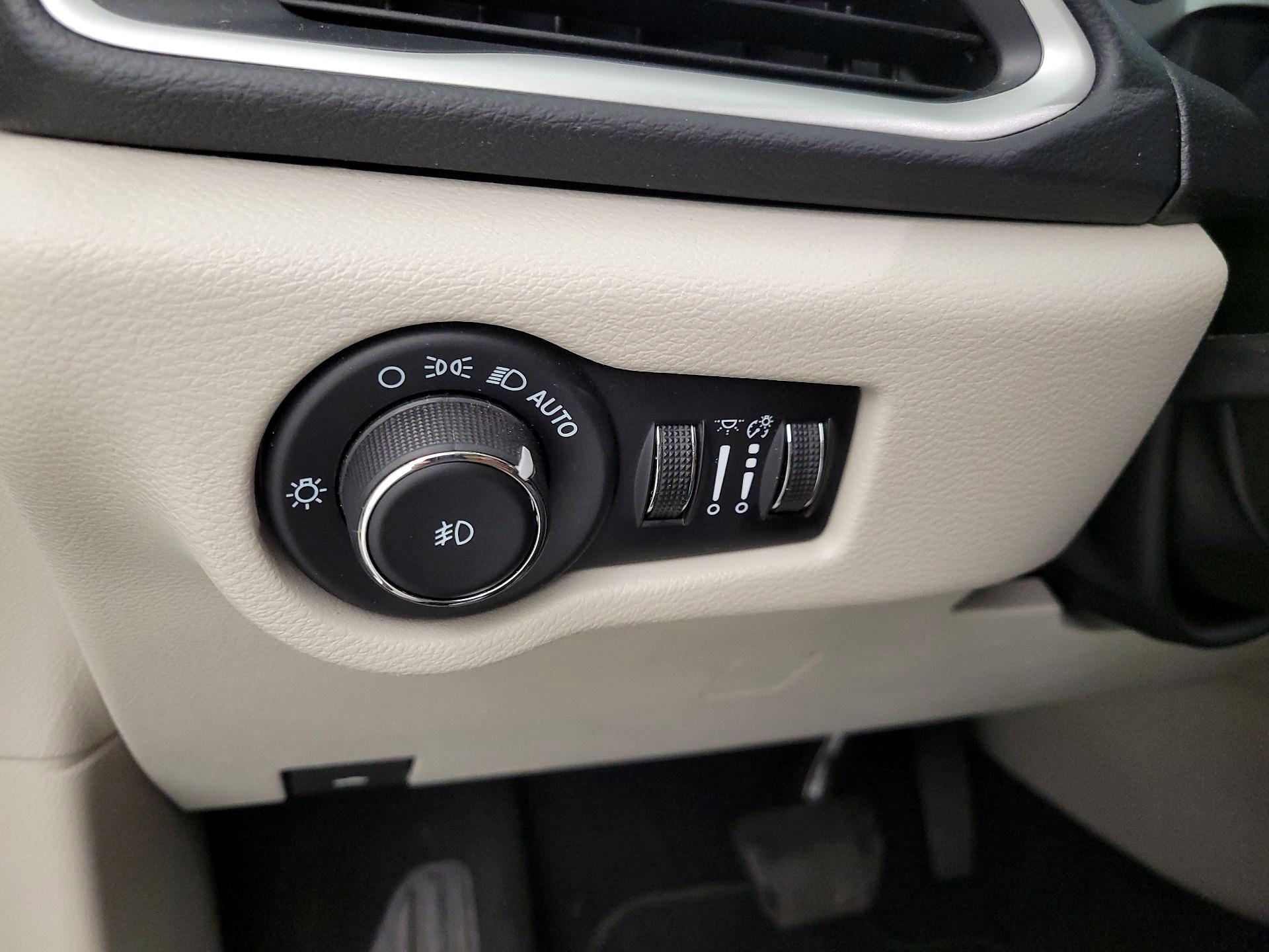 Thumbnail: 2023 Chrysler Pacifica - 13