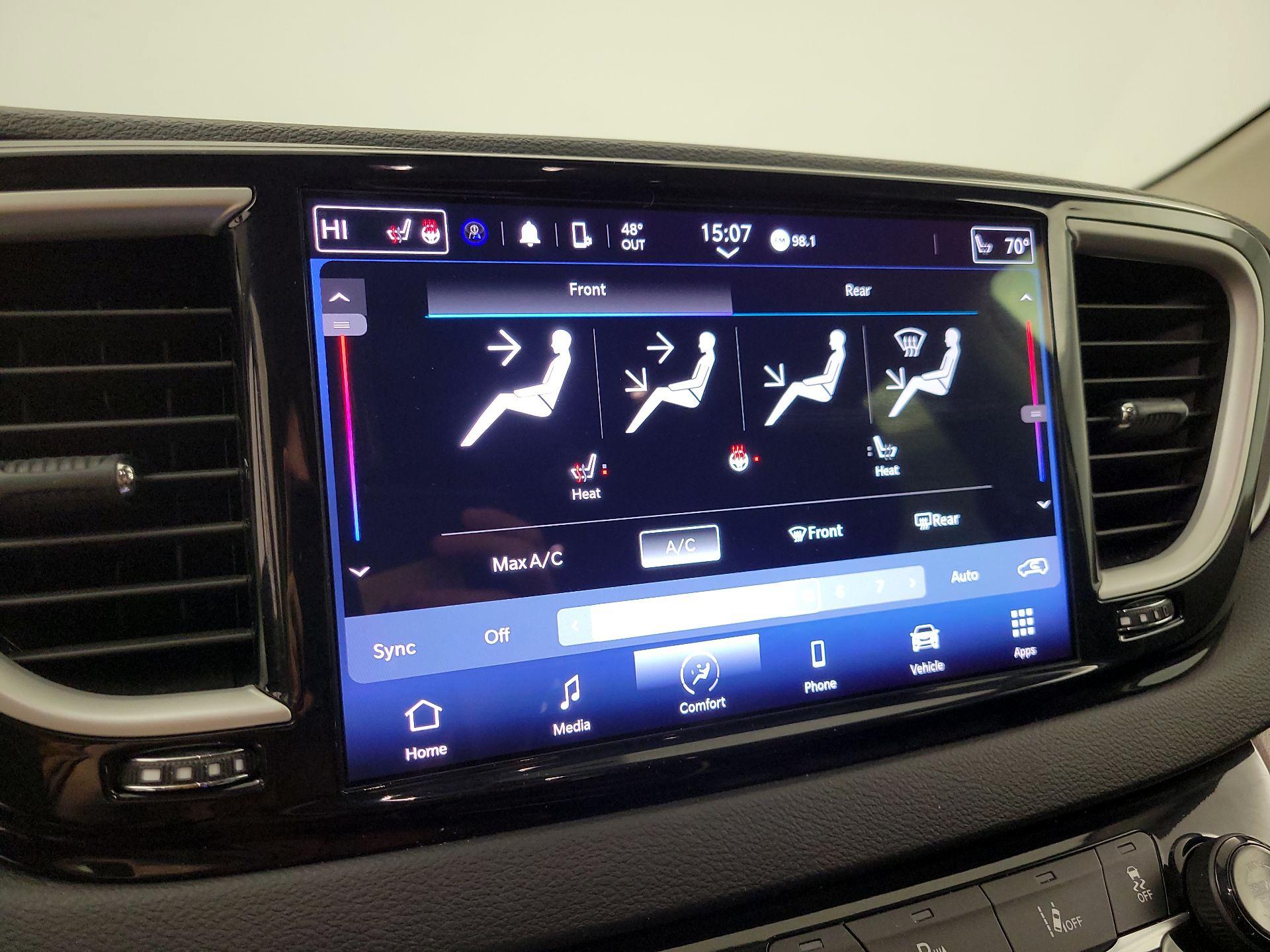 Thumbnail: 2023 Chrysler Pacifica - 16