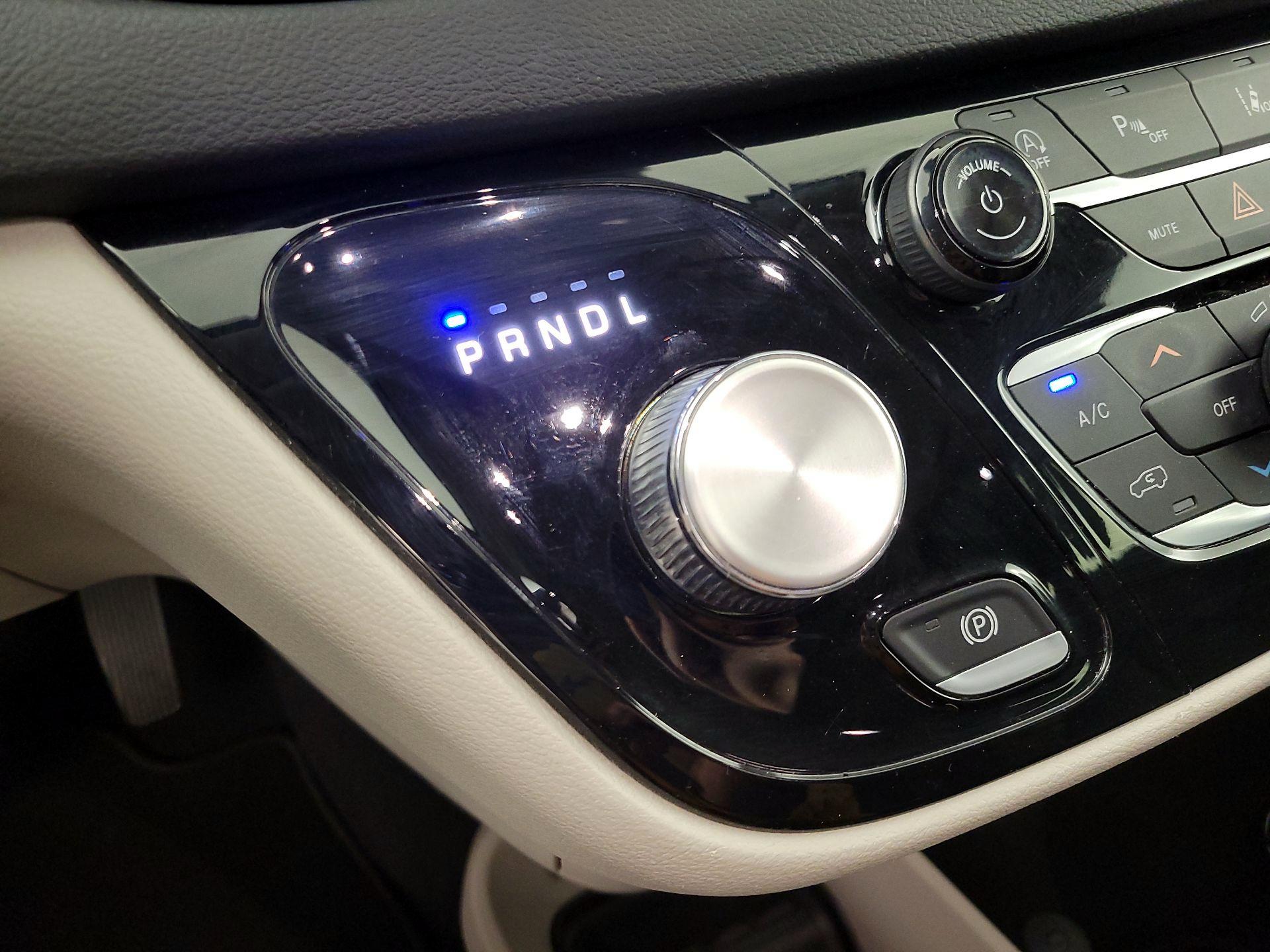 Thumbnail: 2023 Chrysler Pacifica - 17