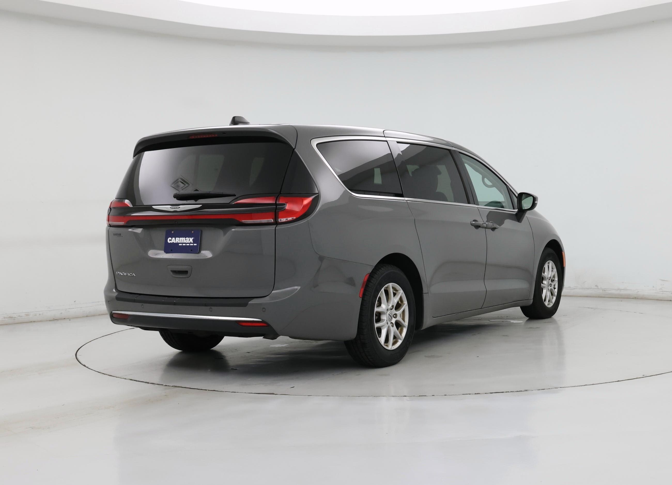 Thumbnail: 2023 Chrysler Pacifica - 8