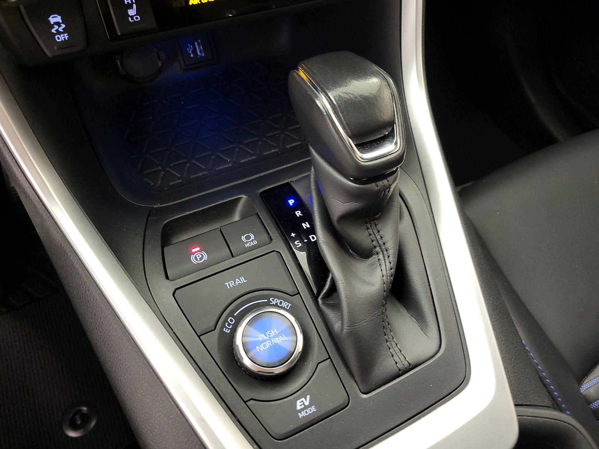 Thumbnail: 2023 Toyota RAV4 - 17