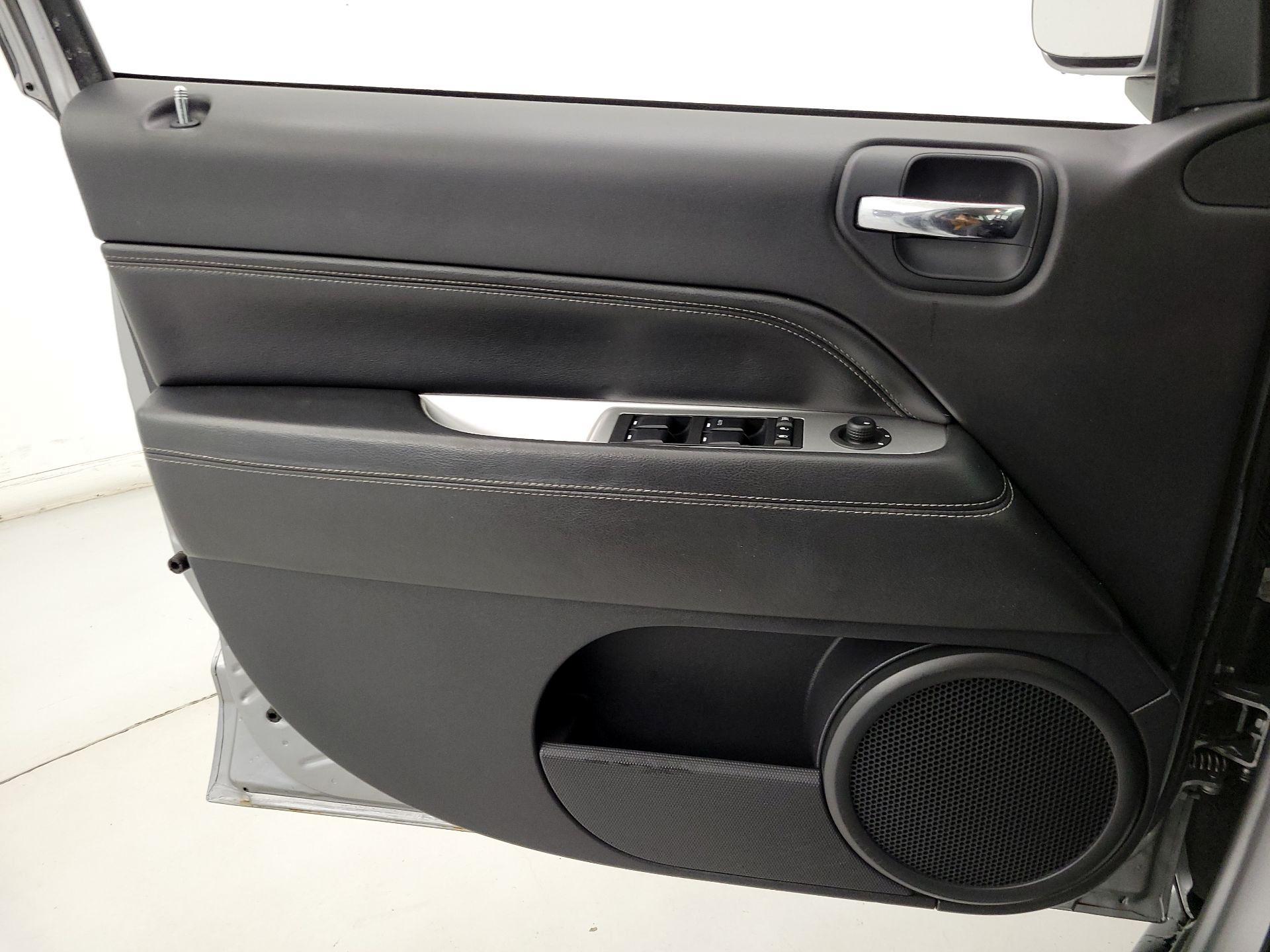 Thumbnail: 2015 Jeep Compass - 12