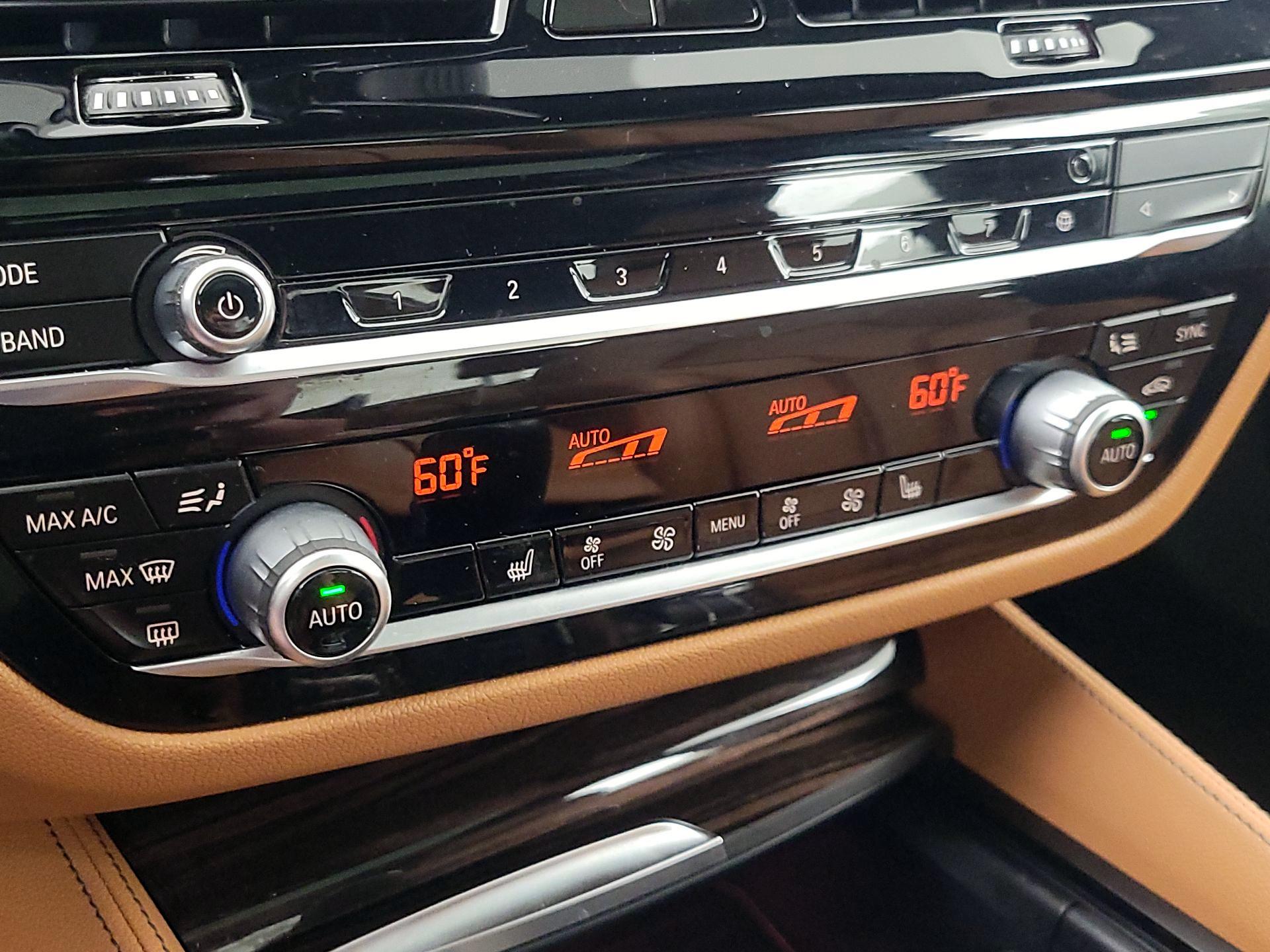 Thumbnail: 2022 BMW 5 Series - 16