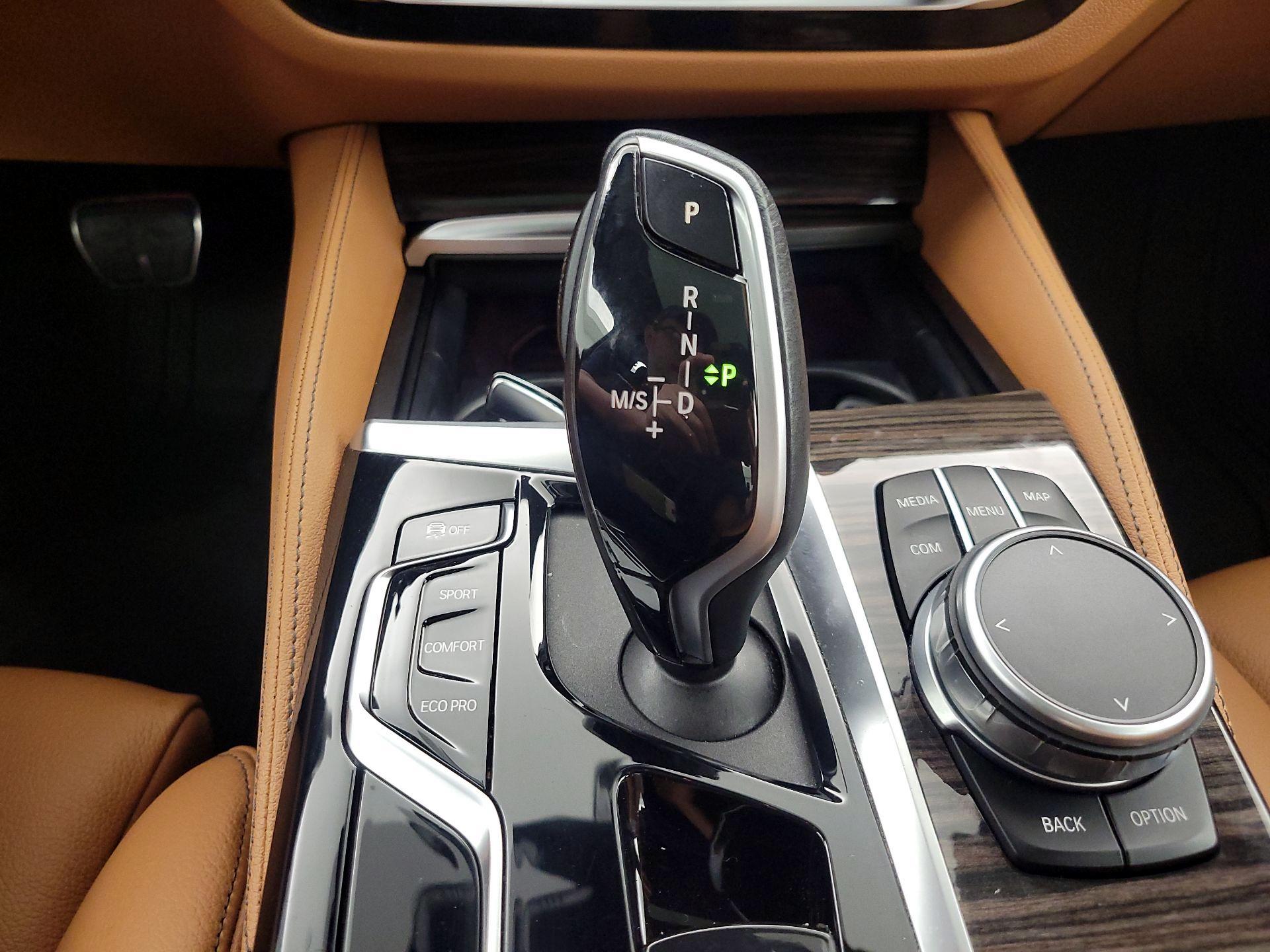 Thumbnail: 2022 BMW 5 Series - 17