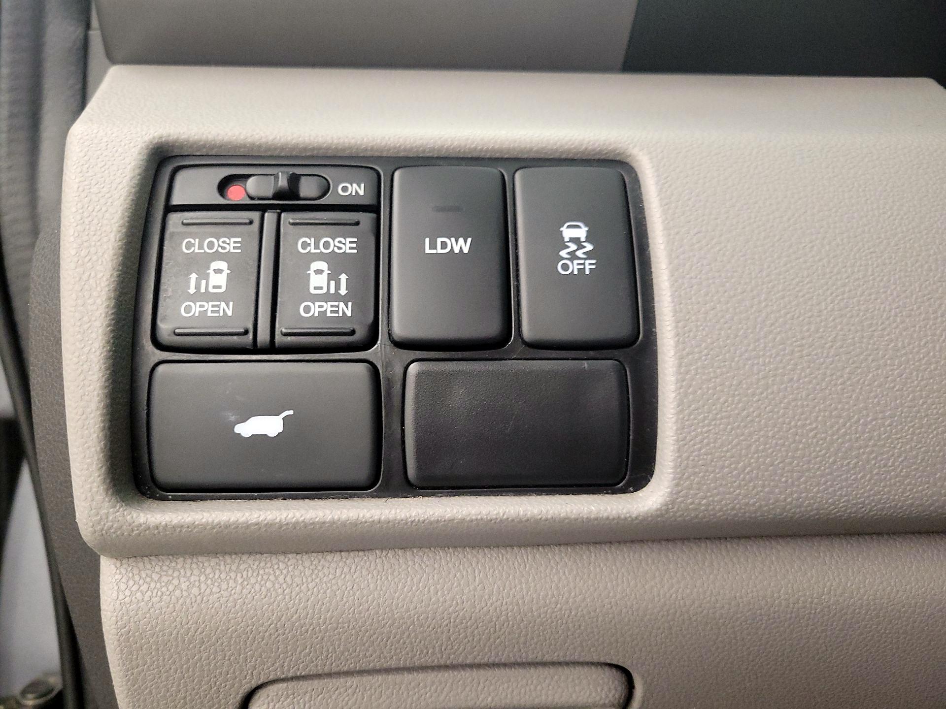 Thumbnail: 2016 Honda Odyssey - 13