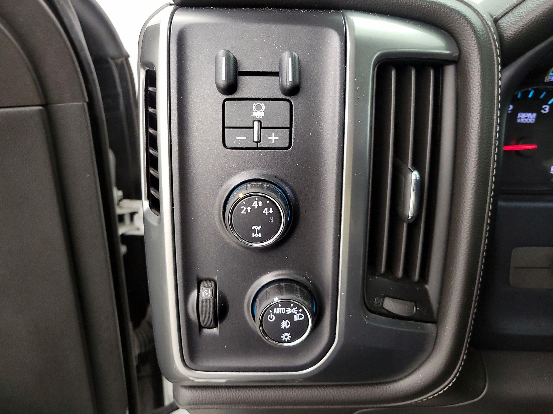 Thumbnail: 2015 Chevrolet Silverado 3500 - 13