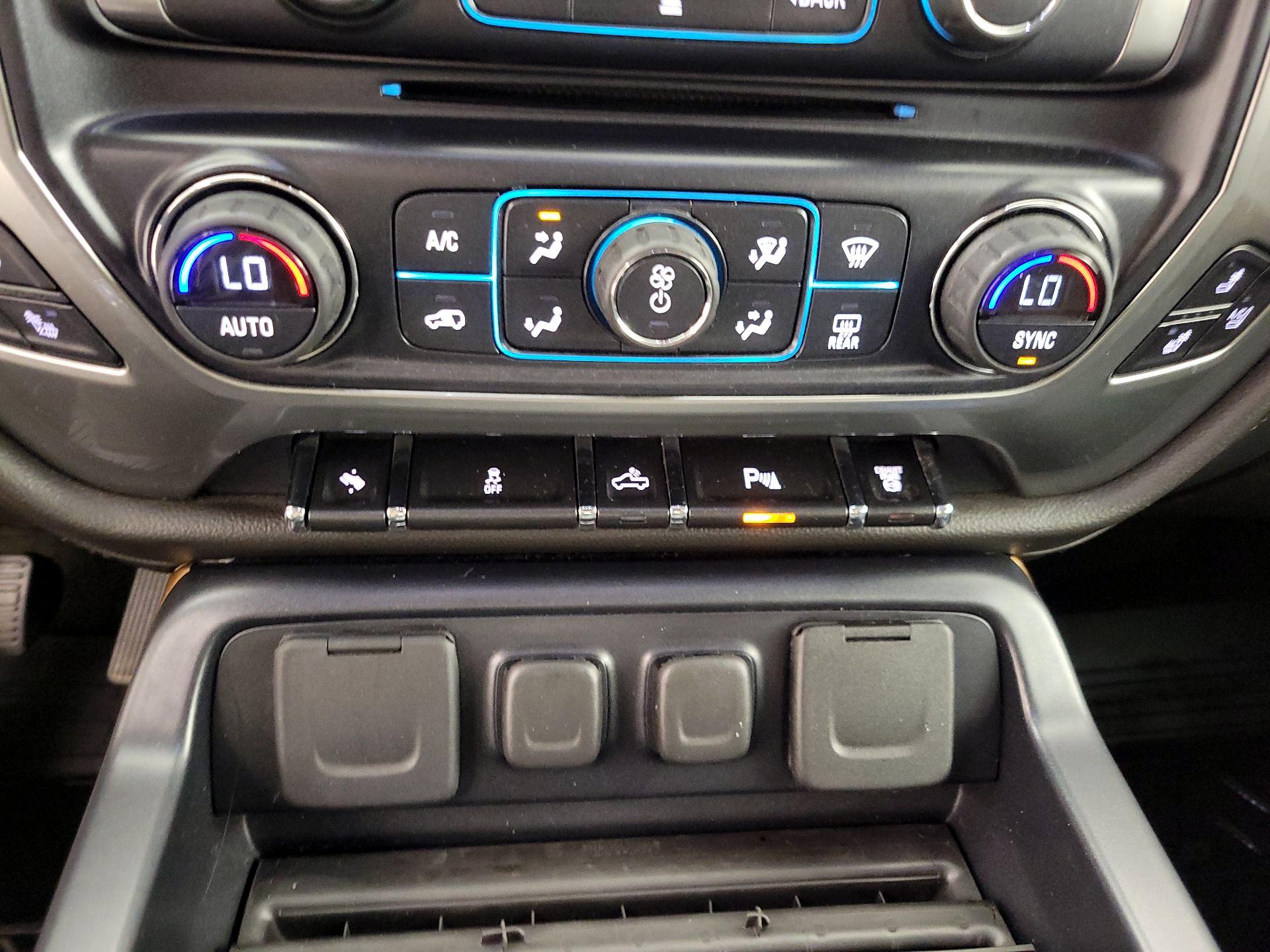 Thumbnail: 2015 Chevrolet Silverado 3500 - 16