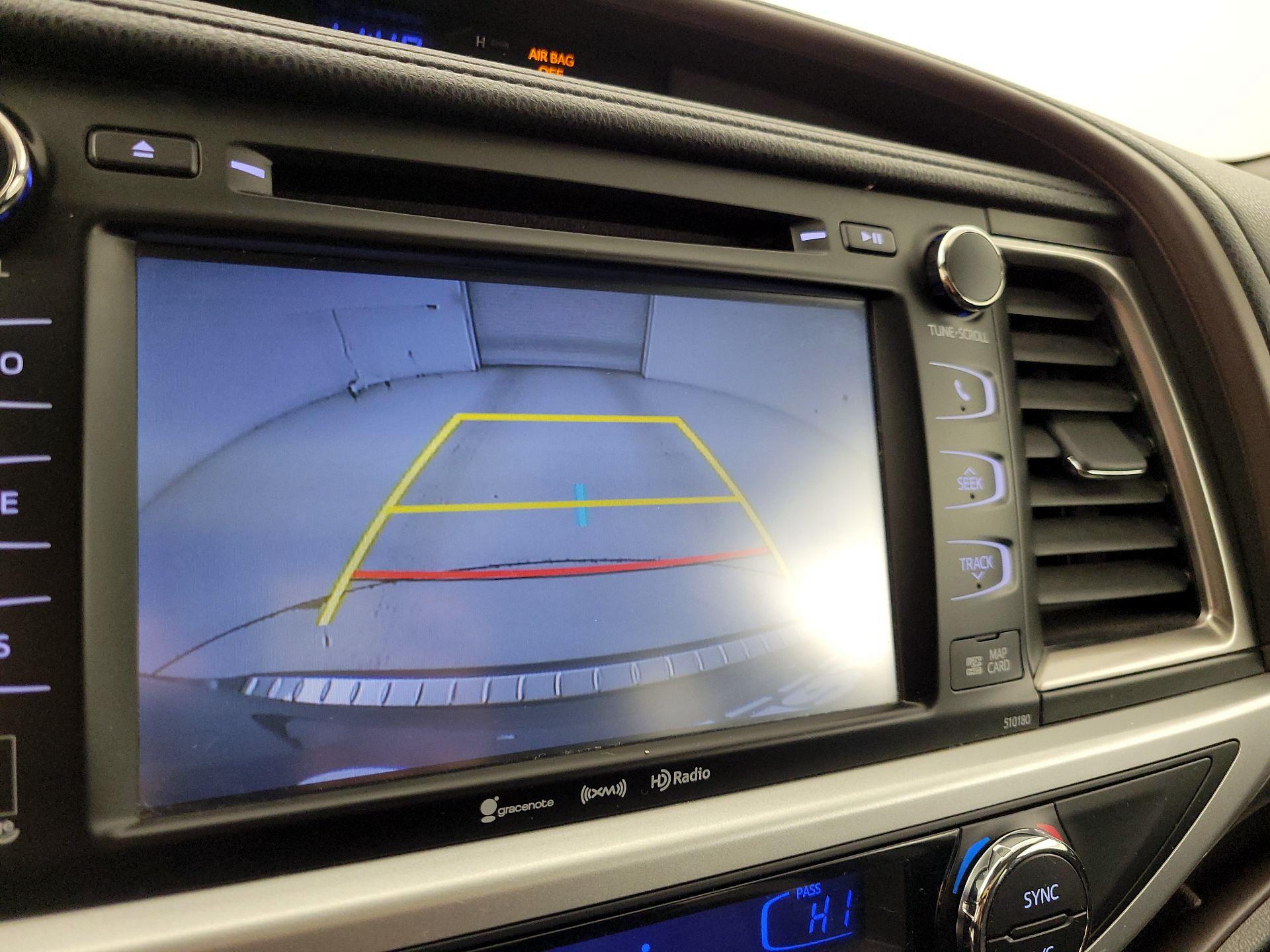 Thumbnail: 2018 Toyota Highlander - 15