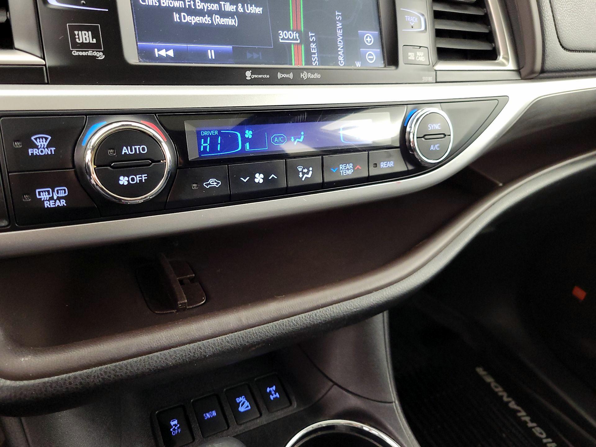 Thumbnail: 2018 Toyota Highlander - 17