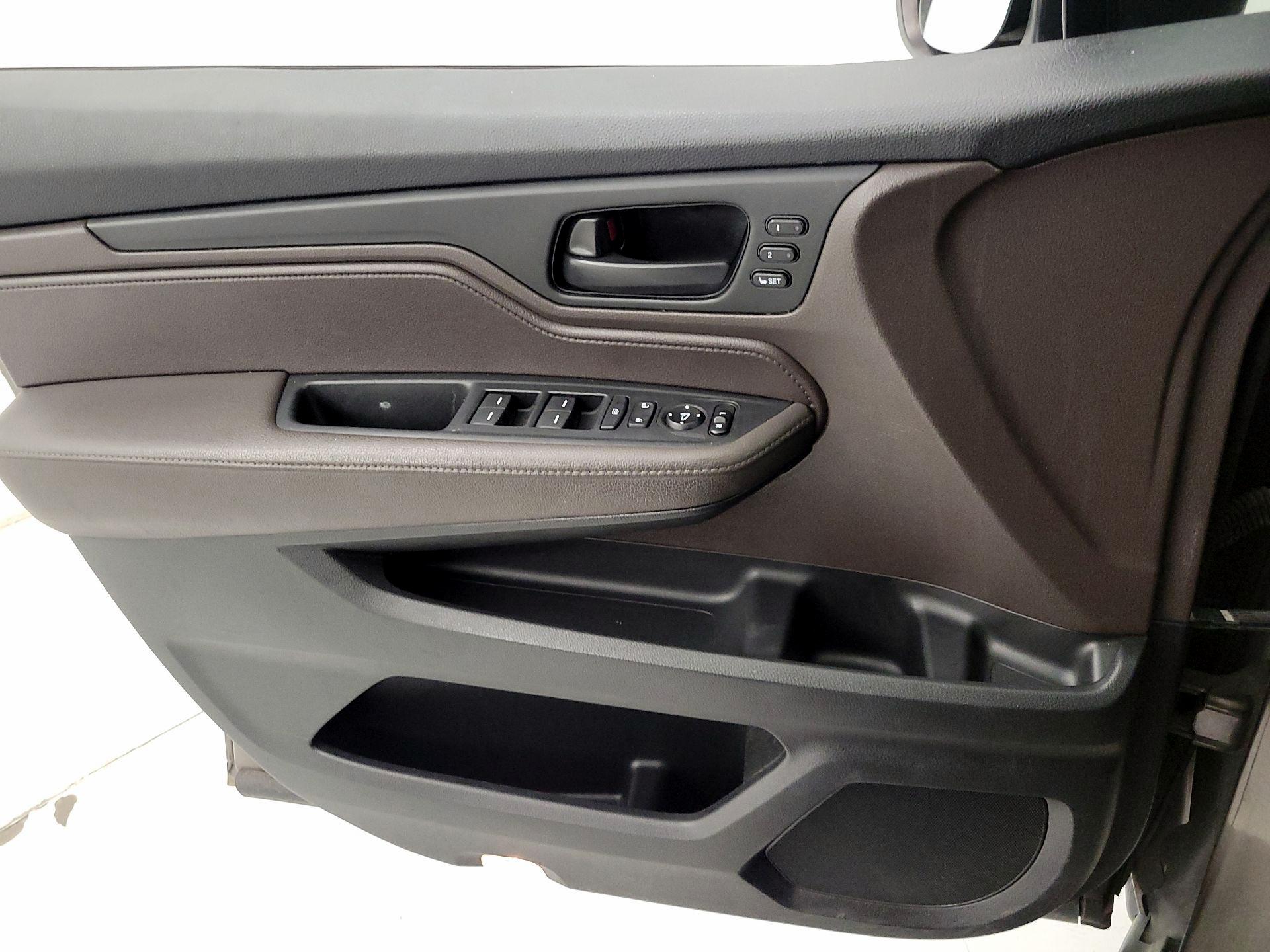 Thumbnail: 2018 Honda Odyssey - 12