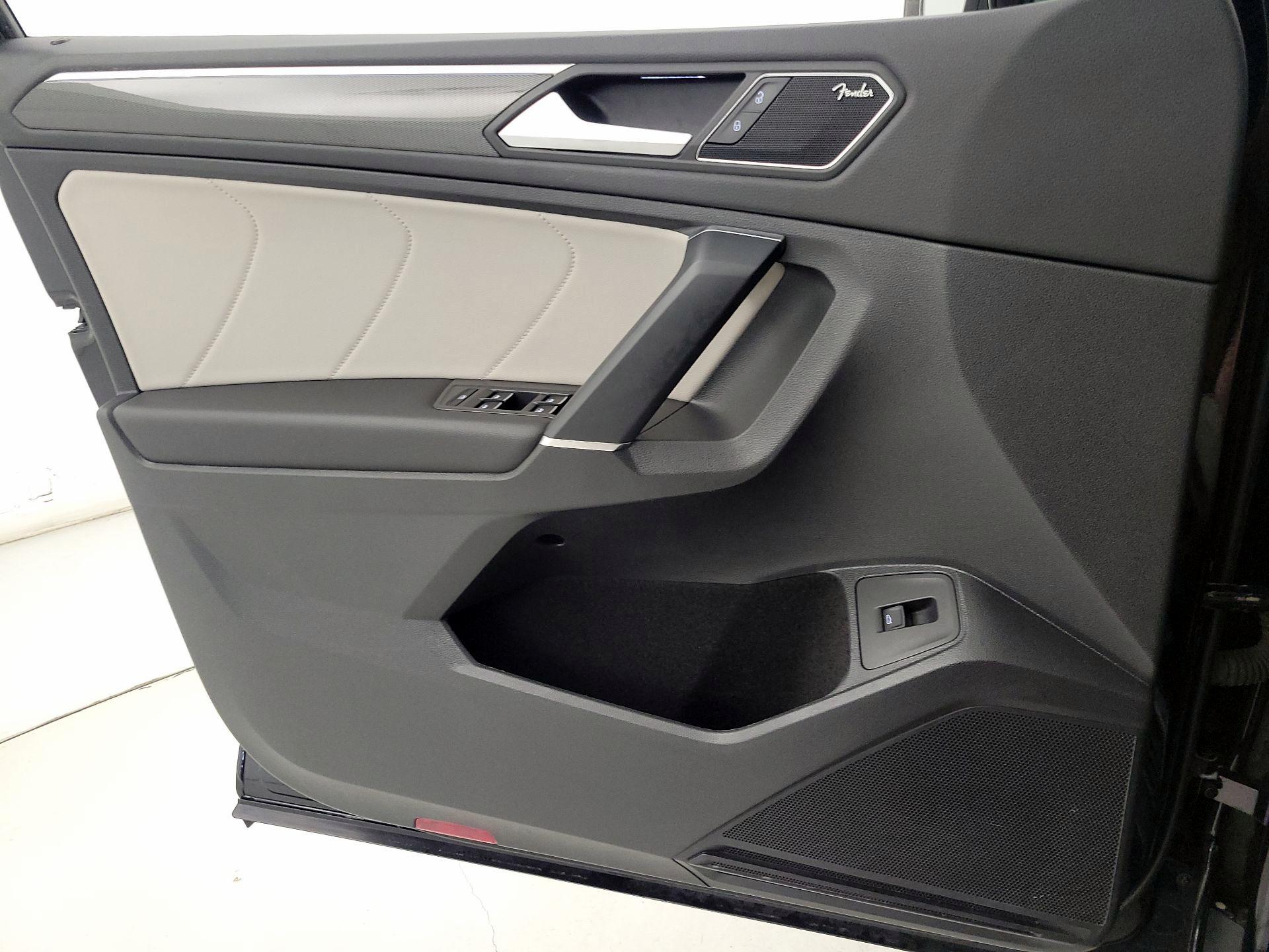 Thumbnail: 2020 Volkswagen Tiguan - 12