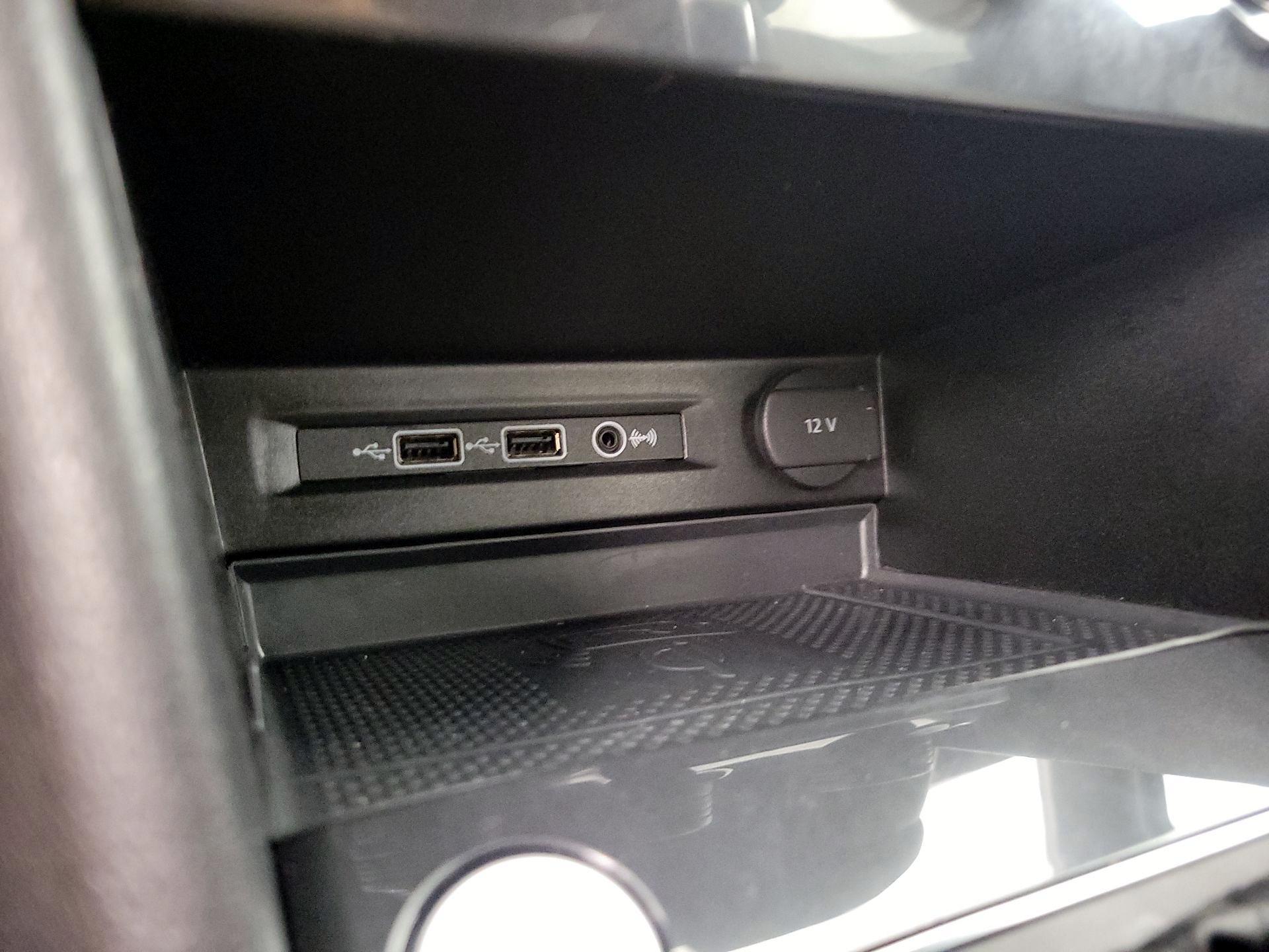 Thumbnail: 2020 Volkswagen Tiguan - 18