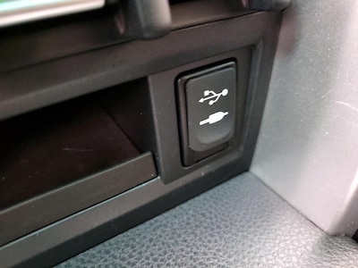USB/AUX Ports