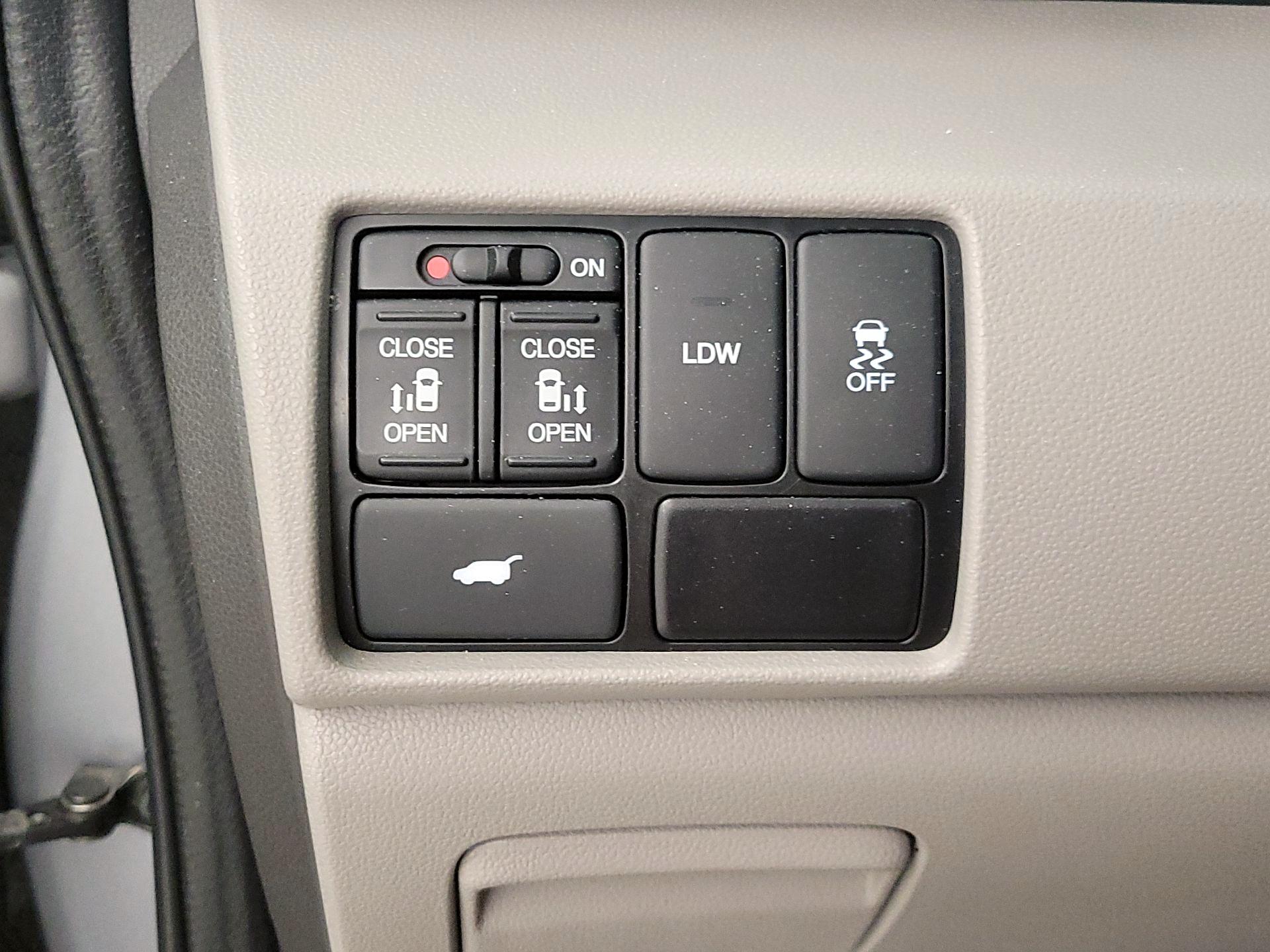 Thumbnail: 2016 Honda Odyssey - 13