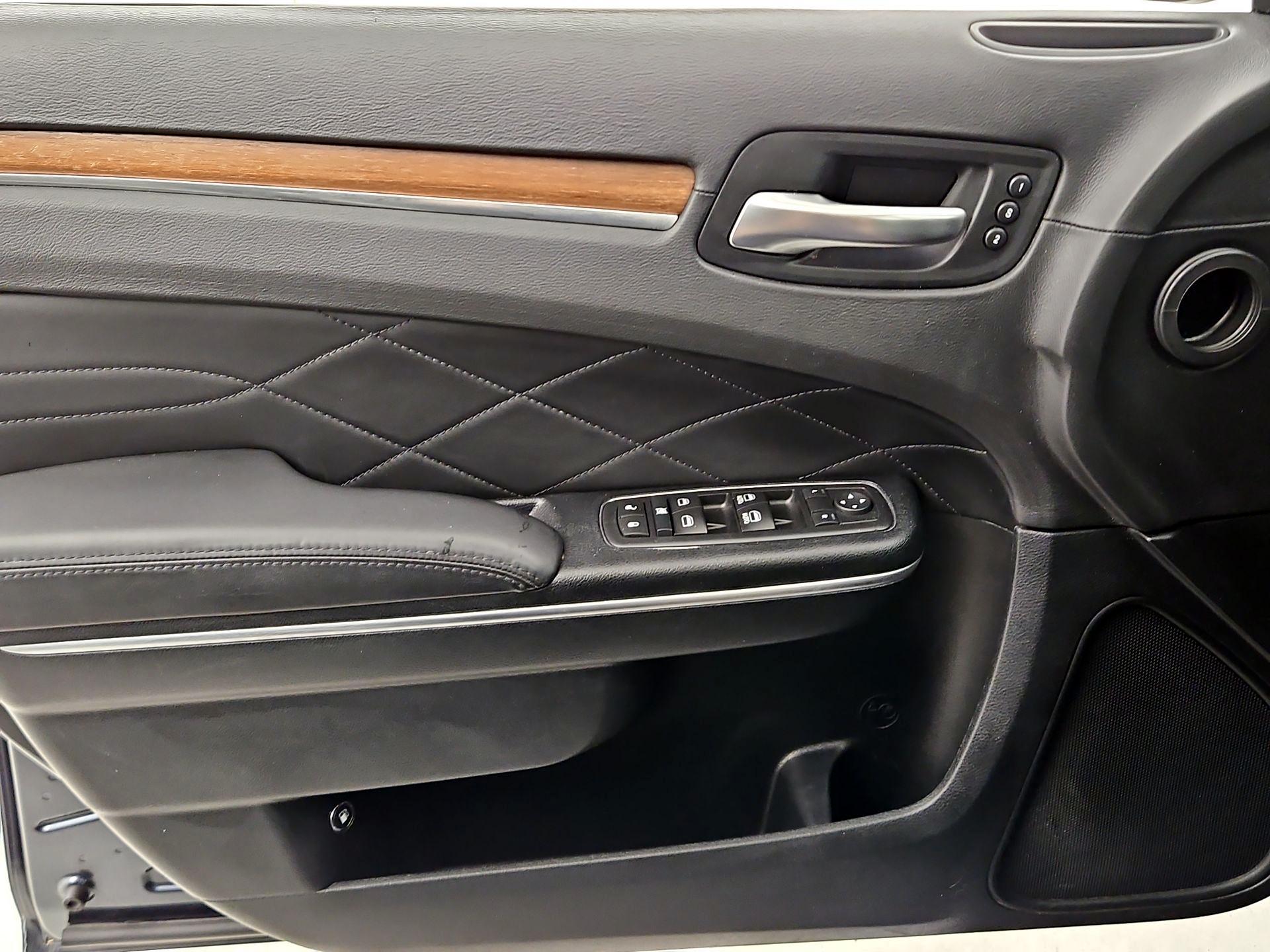 Thumbnail: 2017 Chrysler 300 - 12