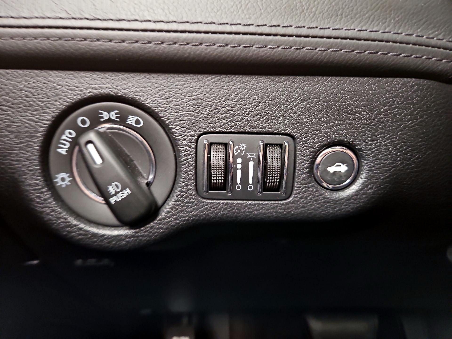 Thumbnail: 2017 Chrysler 300 - 13