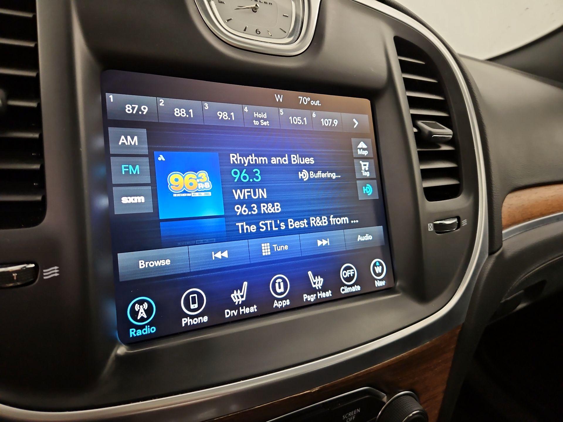 Thumbnail: 2017 Chrysler 300 - 16