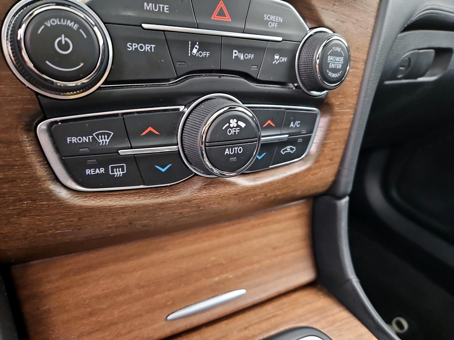 Thumbnail: 2017 Chrysler 300 - 17