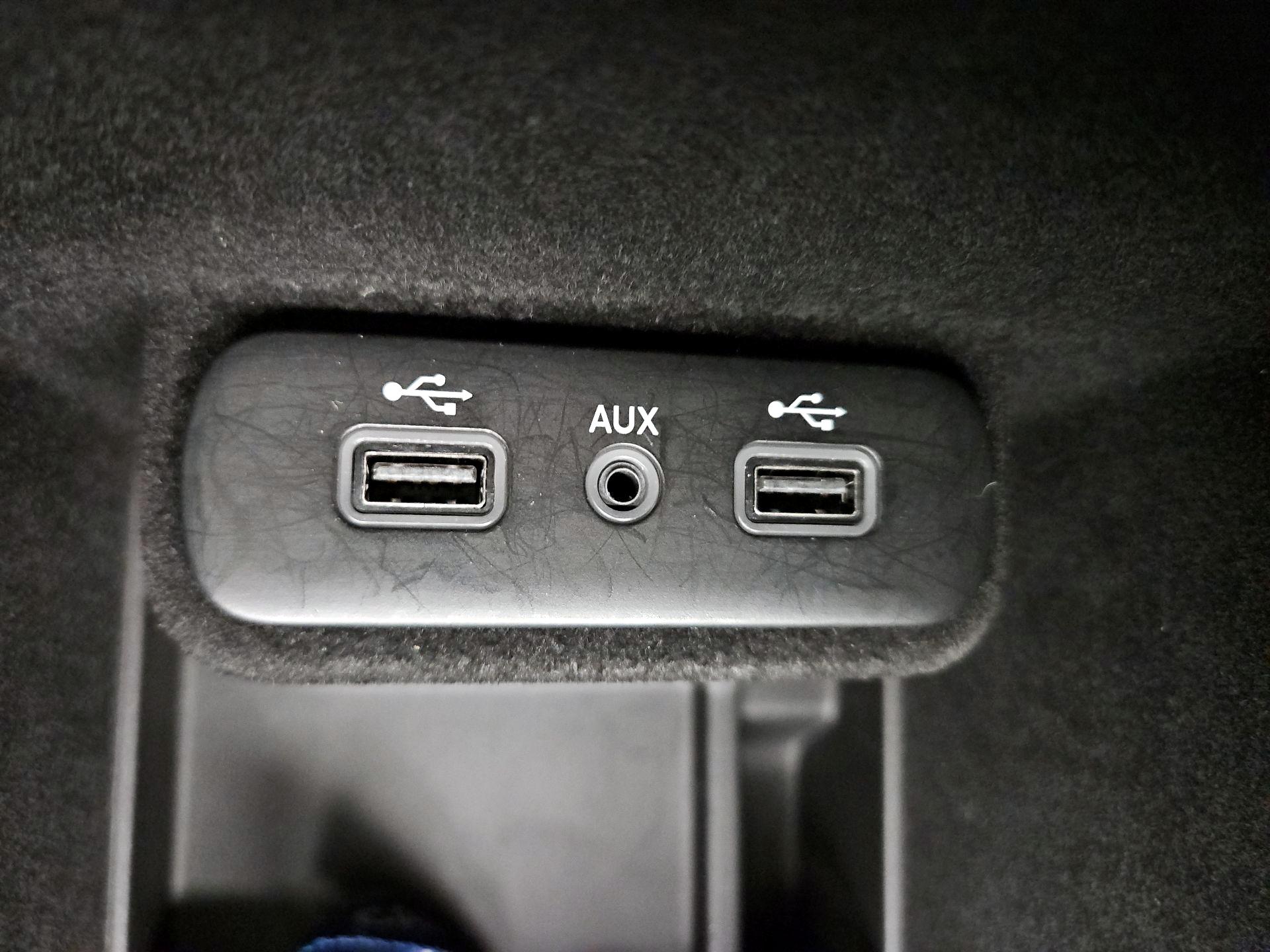 Thumbnail: 2017 Chrysler 300 - 19