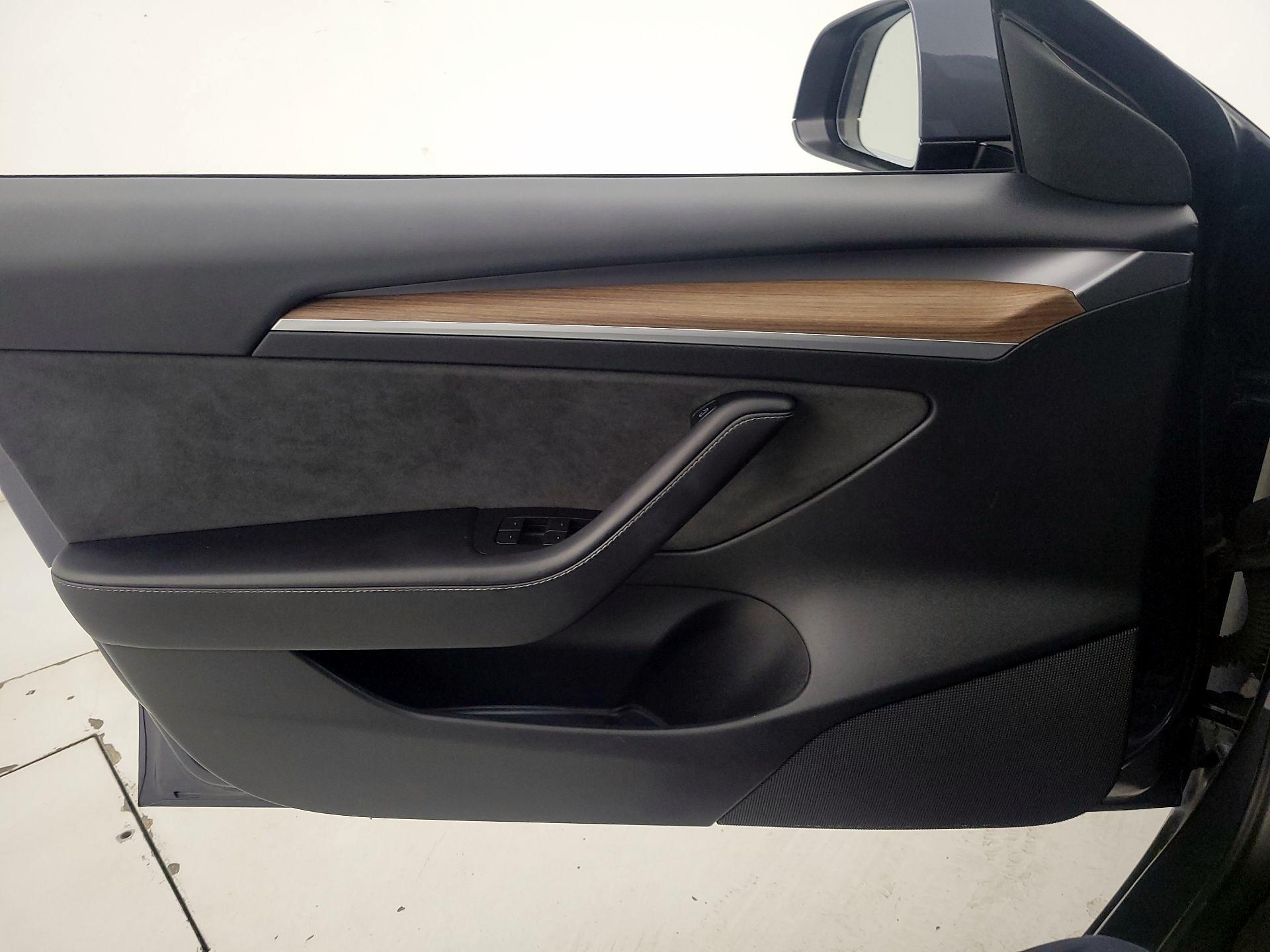 Thumbnail: 2023 Tesla Model 3 - 12