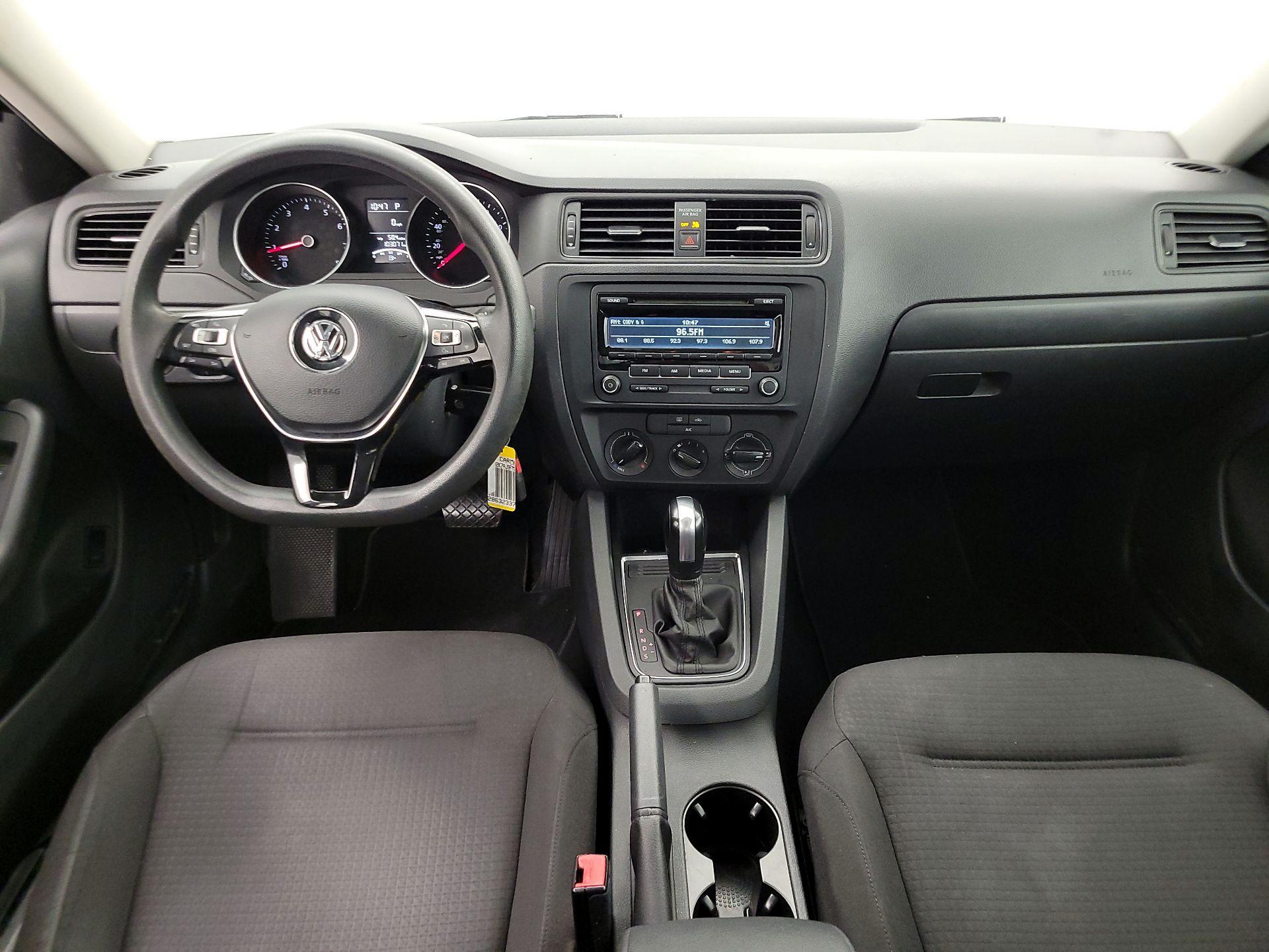 Thumbnail: 2015 Volkswagen Jetta - 9