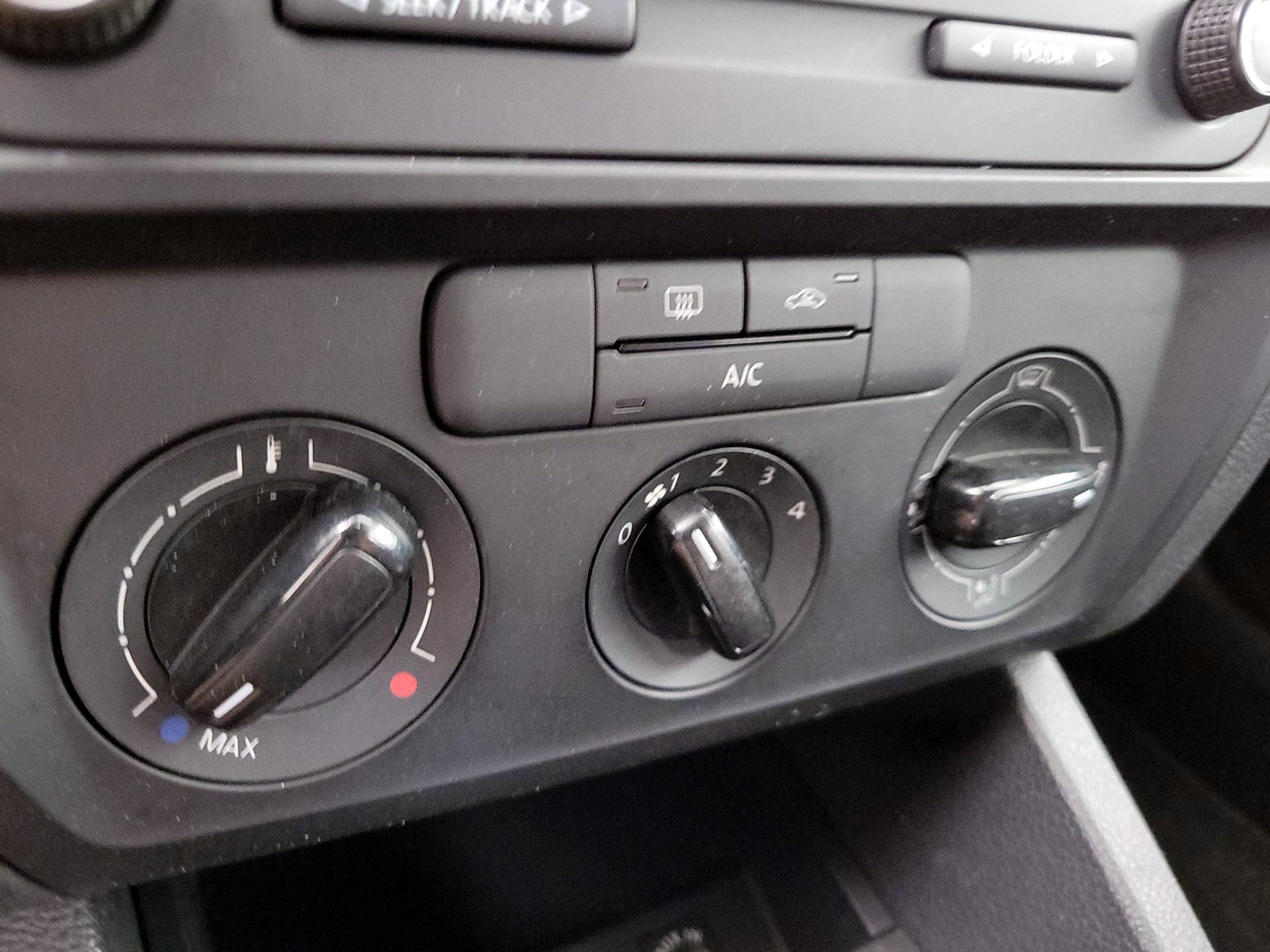 Thumbnail: 2015 Volkswagen Jetta - 14