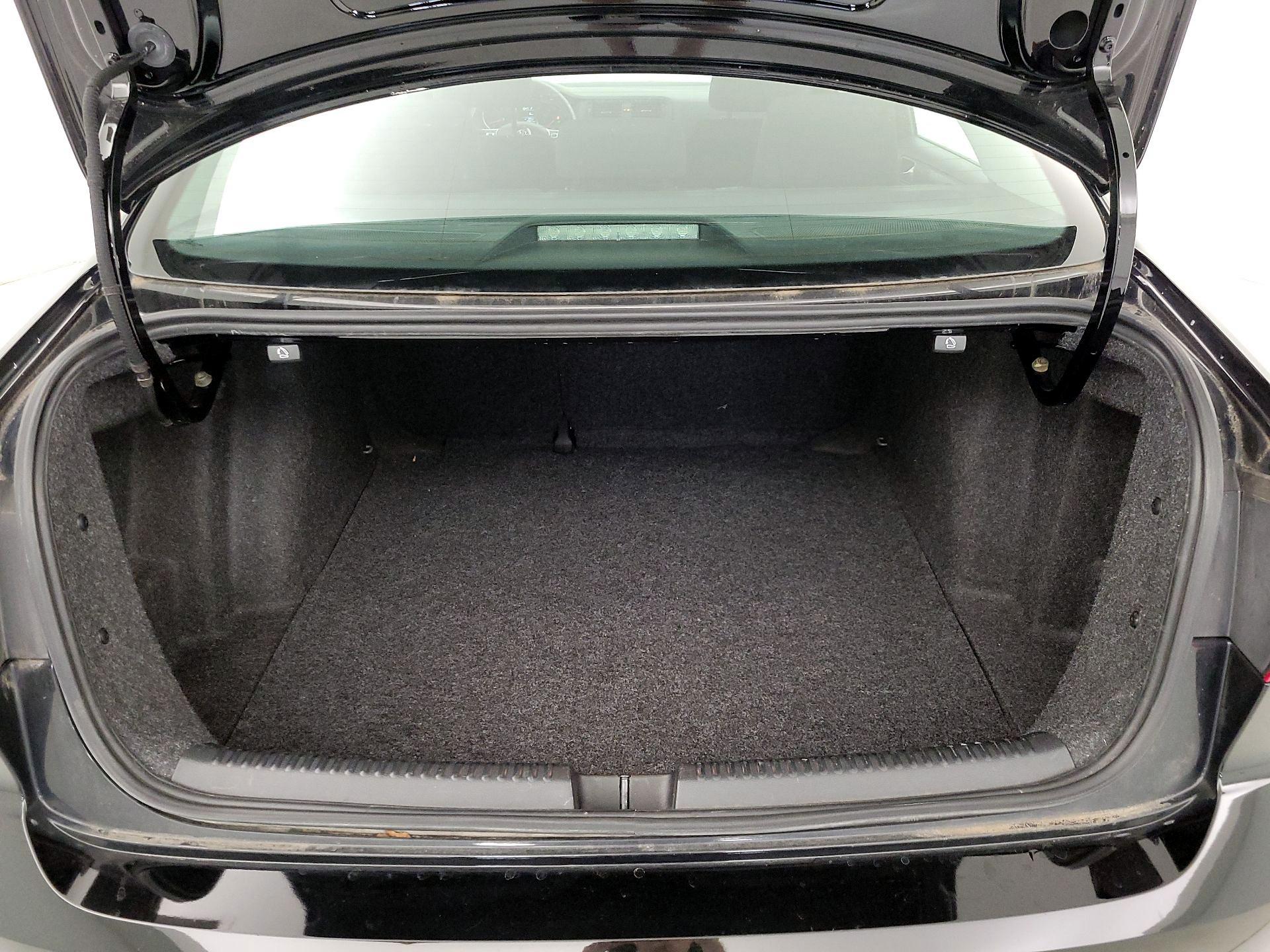 Thumbnail: 2015 Volkswagen Jetta - 18