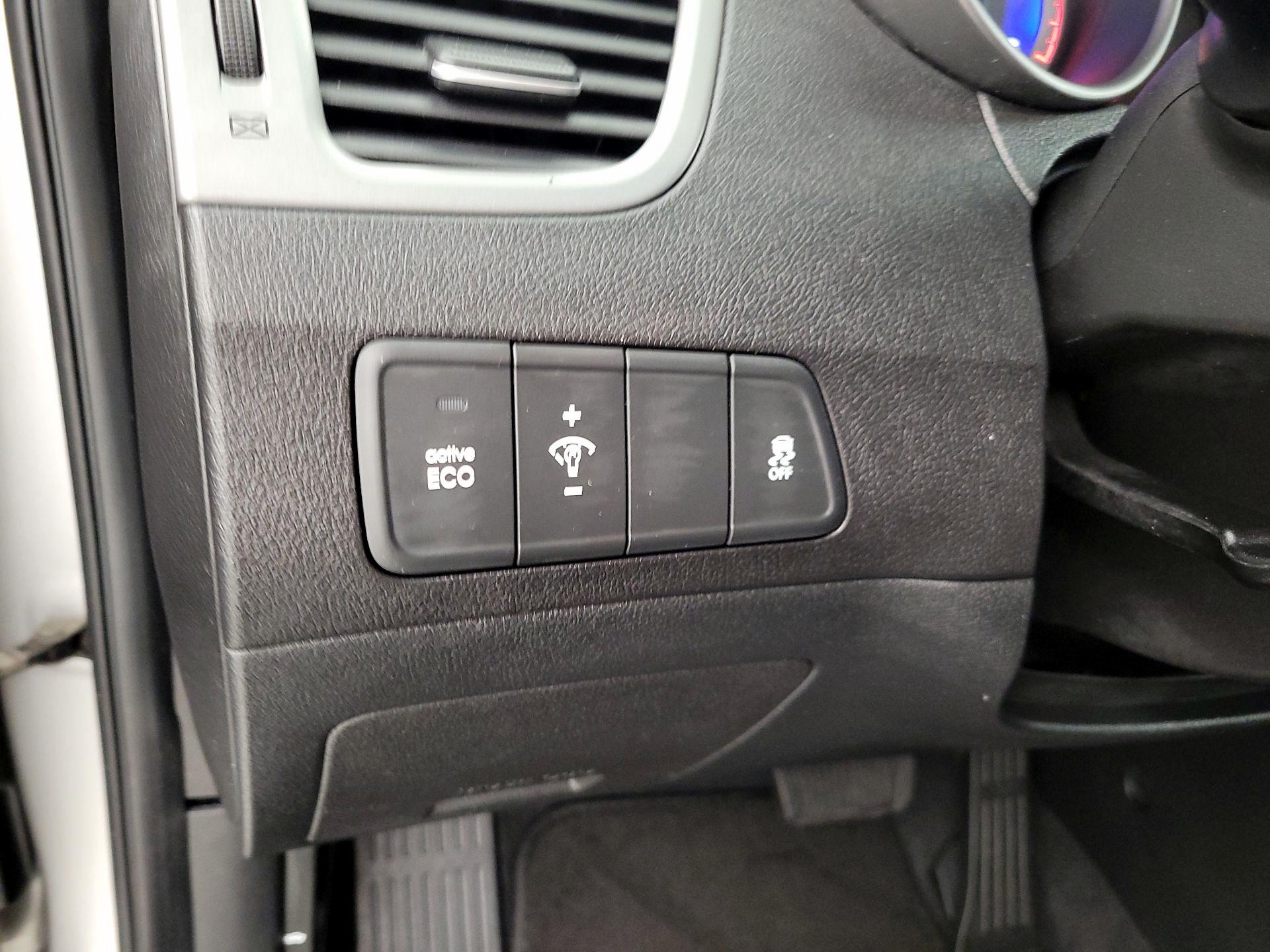 Thumbnail: 2015 Hyundai Elantra - 13