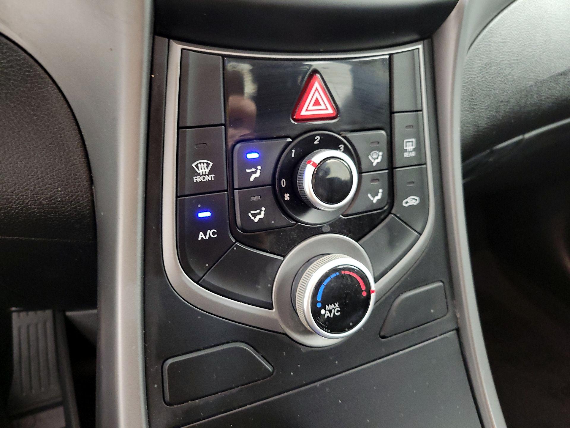 Thumbnail: 2015 Hyundai Elantra - 16