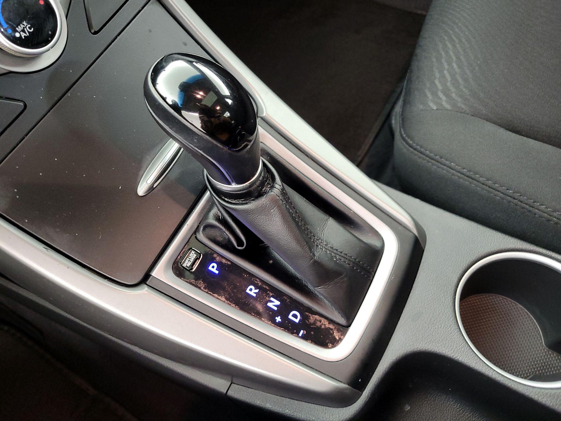 Thumbnail: 2015 Hyundai Elantra - 17