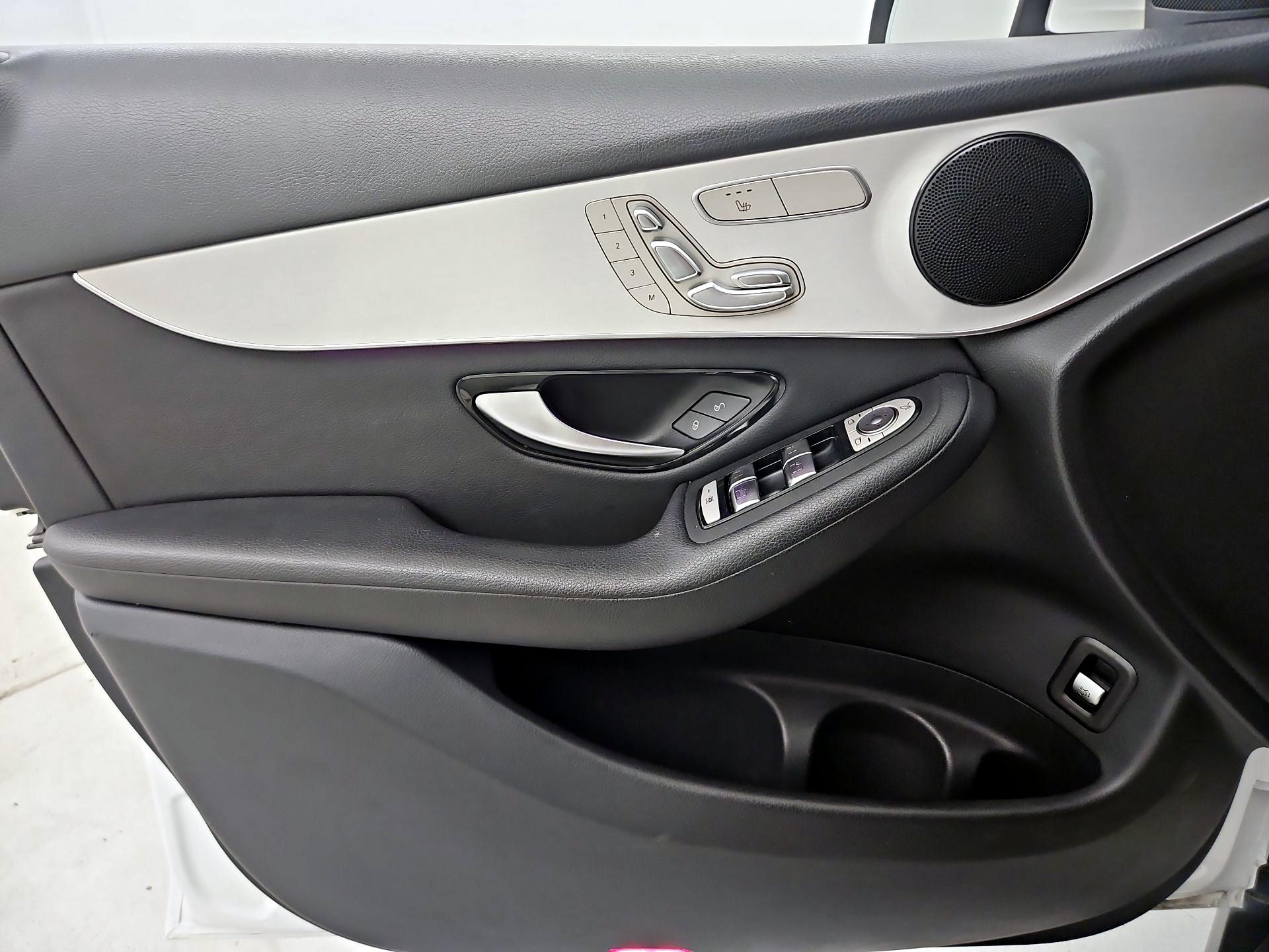 Thumbnail: 2022 Mercedes-Benz GLC - 12