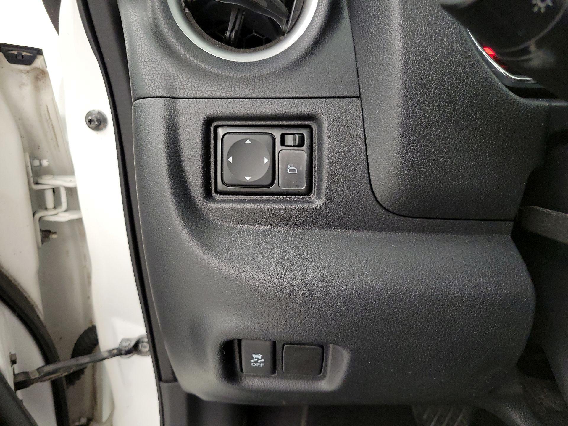 Thumbnail: 2014 Nissan Versa Note - 13