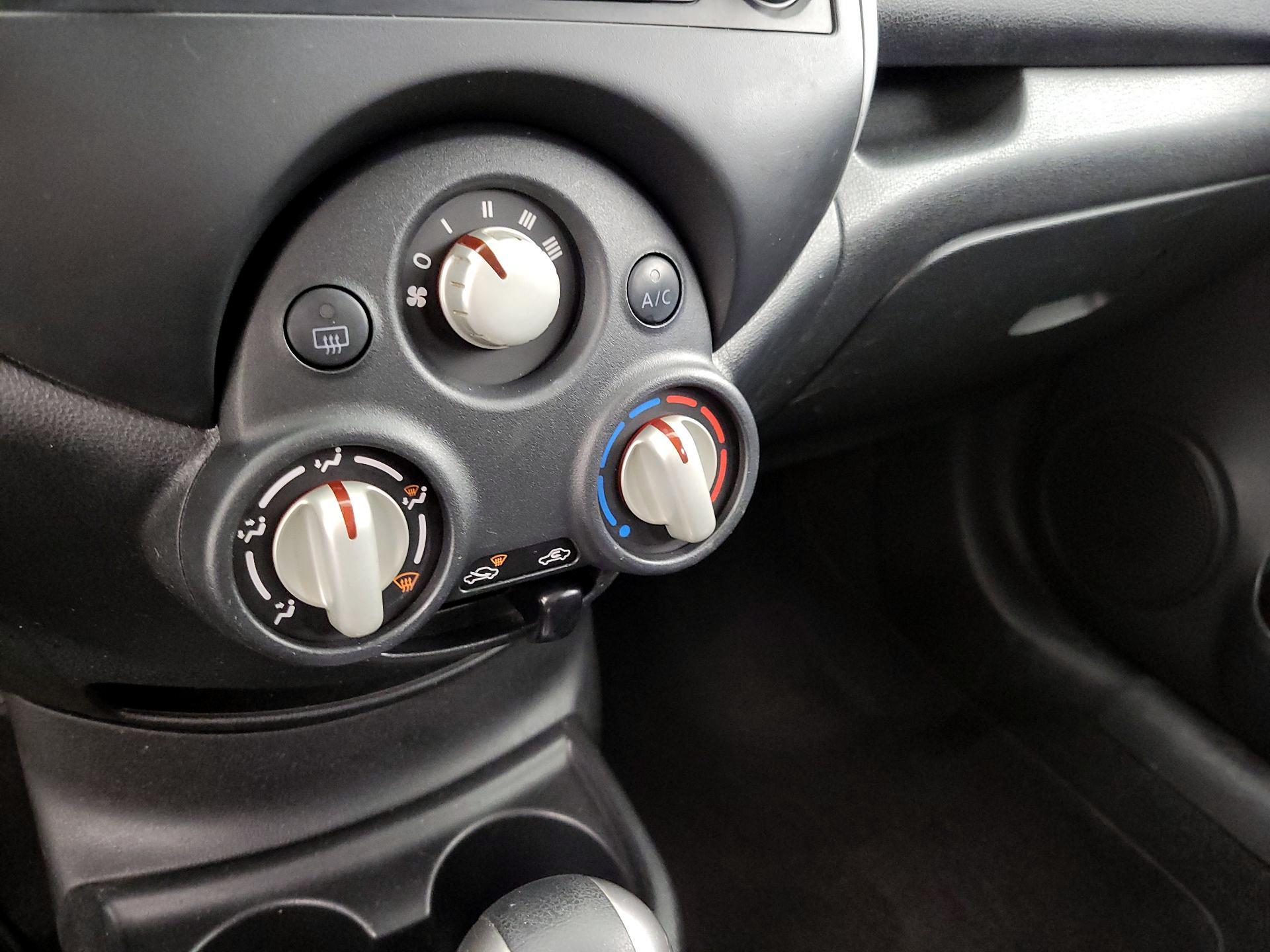 Thumbnail: 2014 Nissan Versa Note - 16