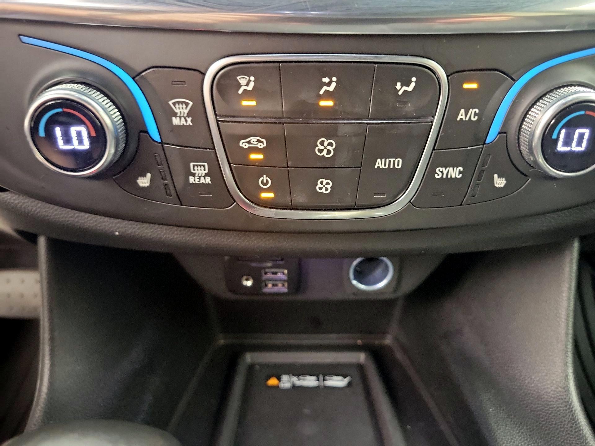 Thumbnail: 2023 Chevrolet Traverse - 16