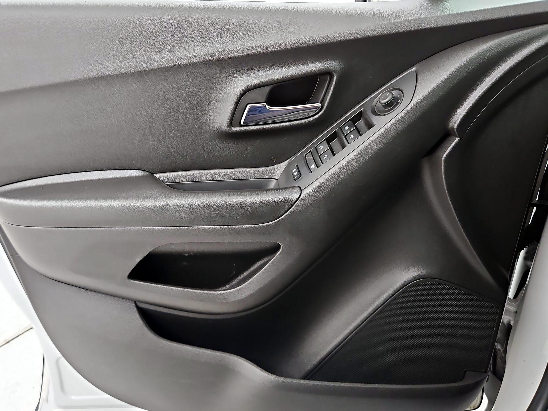 Thumbnail: 2022 Chevrolet Trax - 12