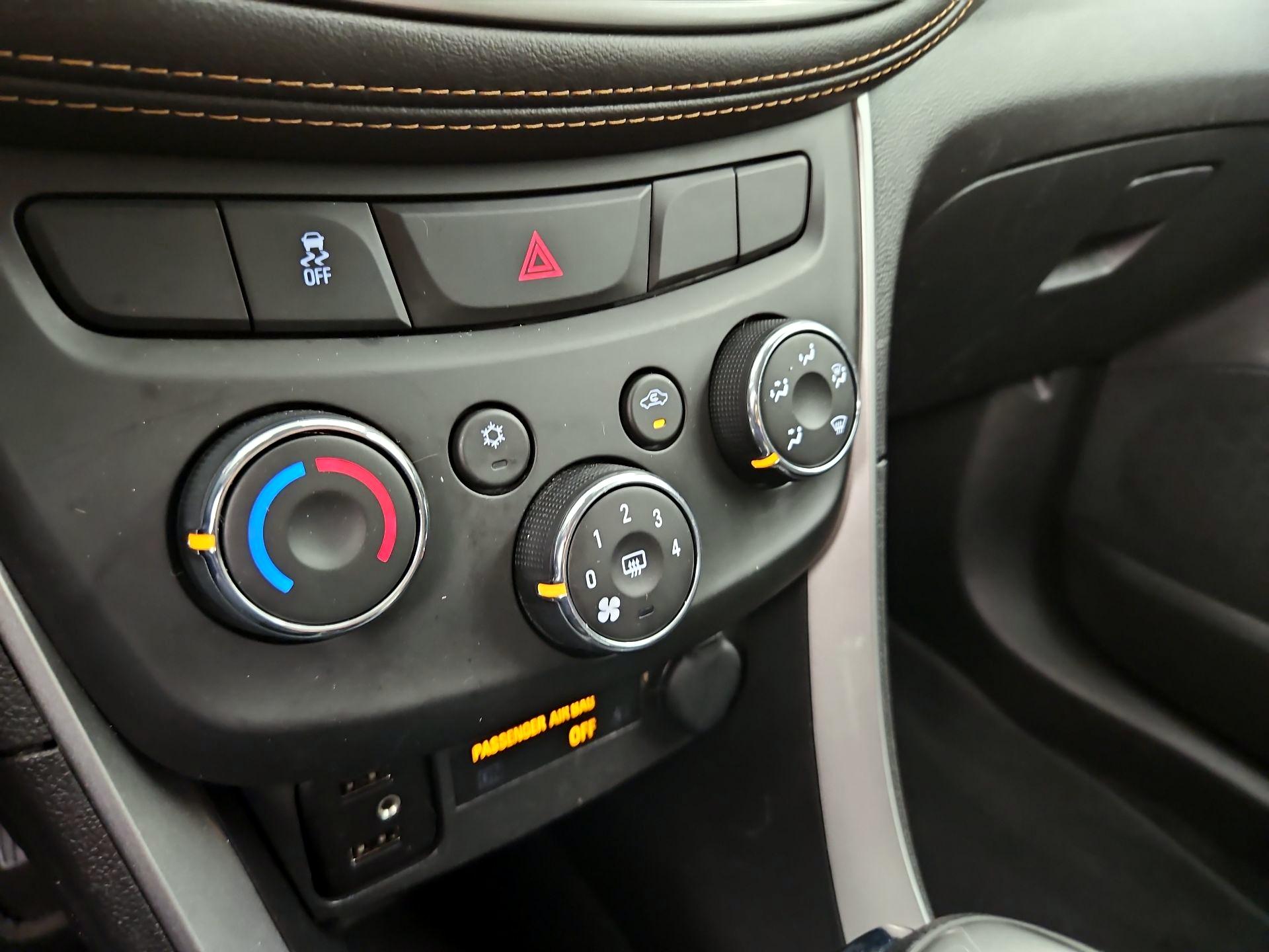 Thumbnail: 2022 Chevrolet Trax - 16