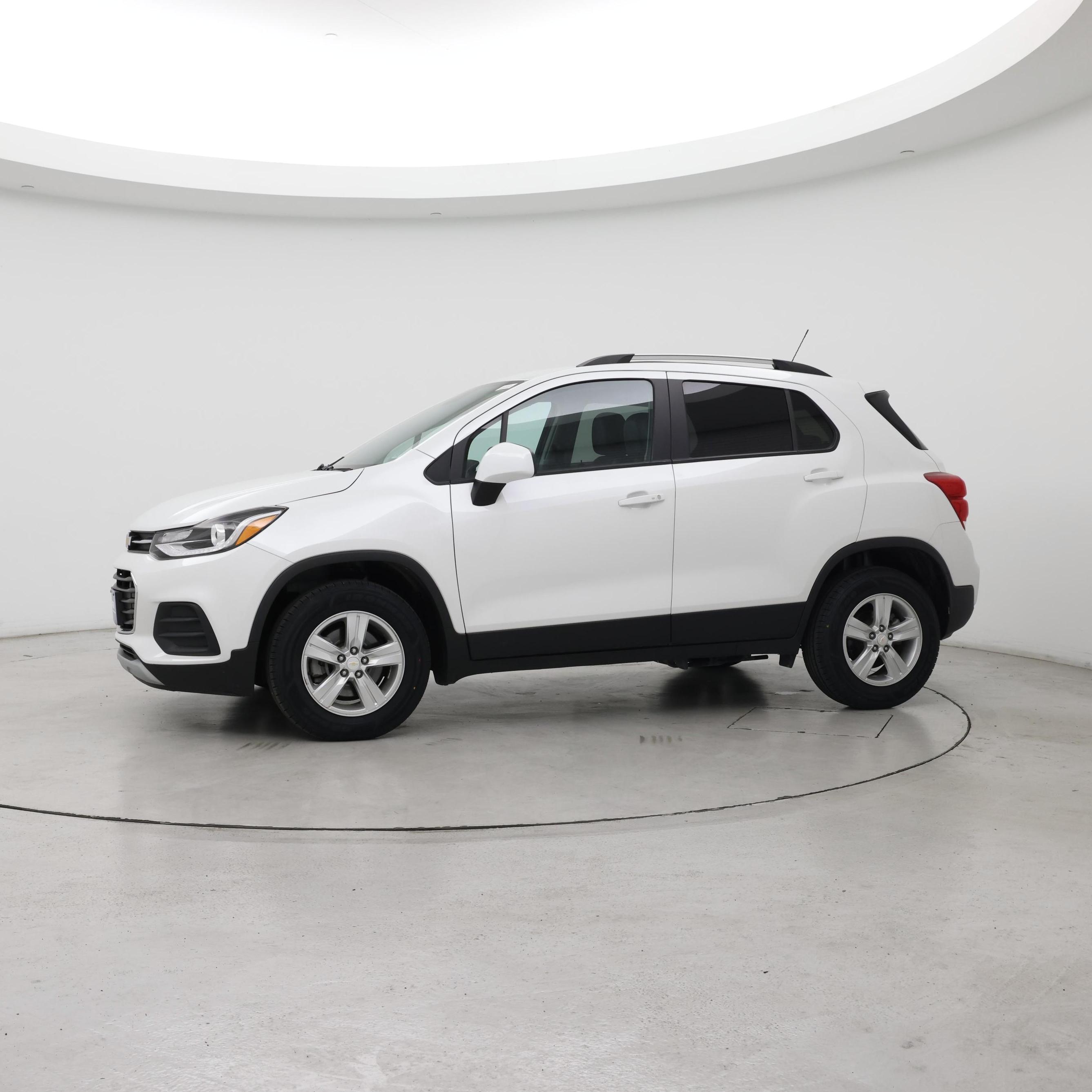 Thumbnail: 2022 Chevrolet Trax - 3