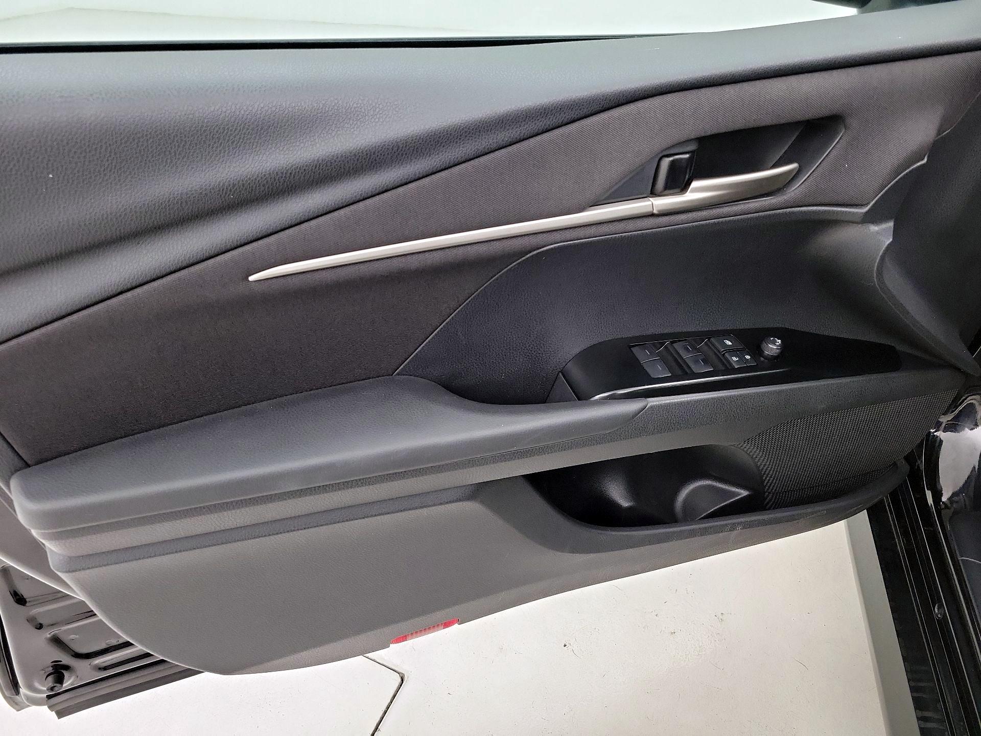 Thumbnail: 2025 Toyota Camry - 12