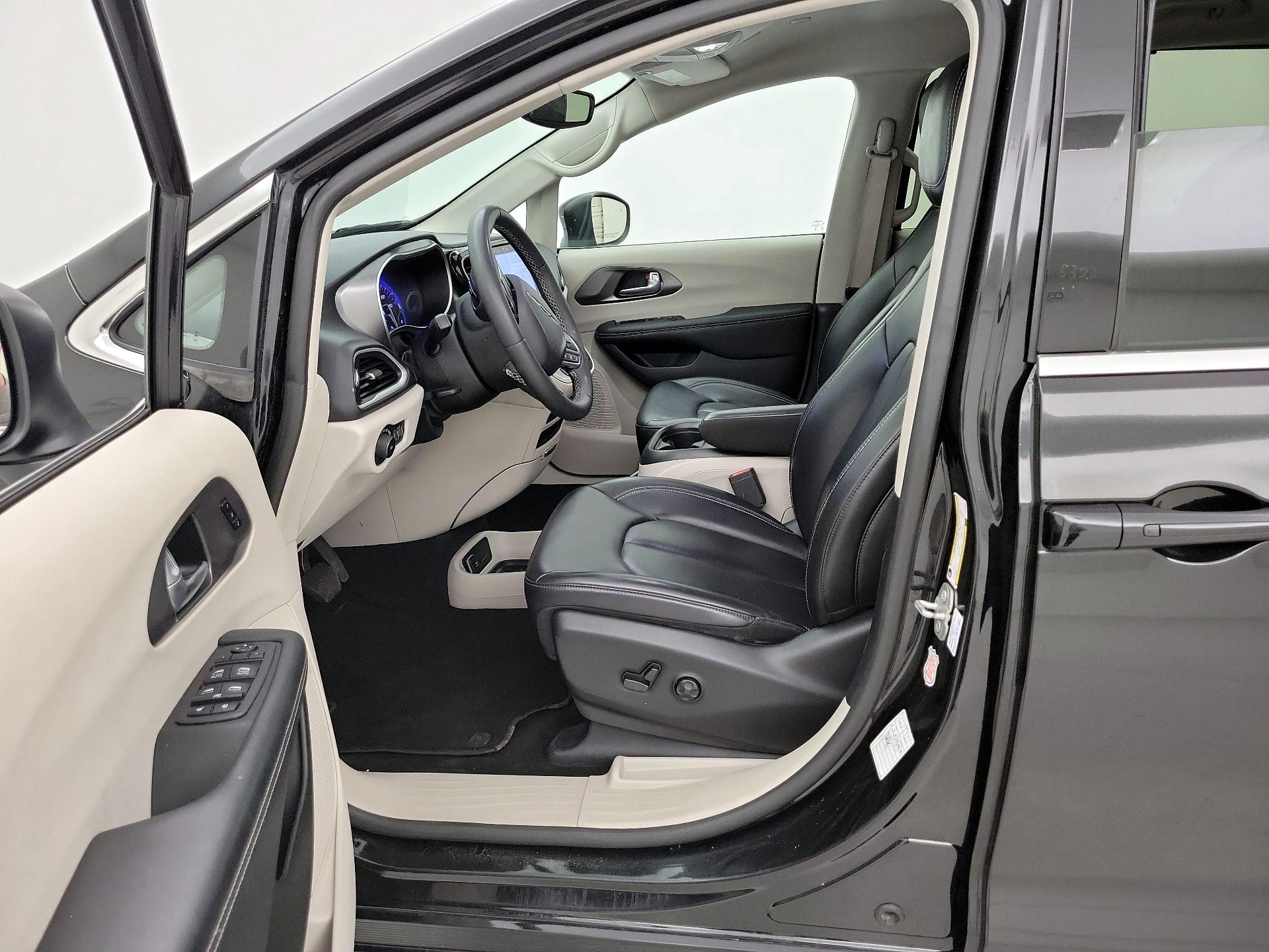 Thumbnail: 2023 Chrysler Pacifica - 11