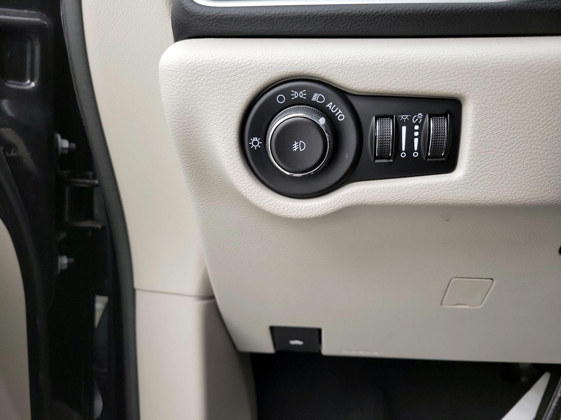 Thumbnail: 2023 Chrysler Pacifica - 13